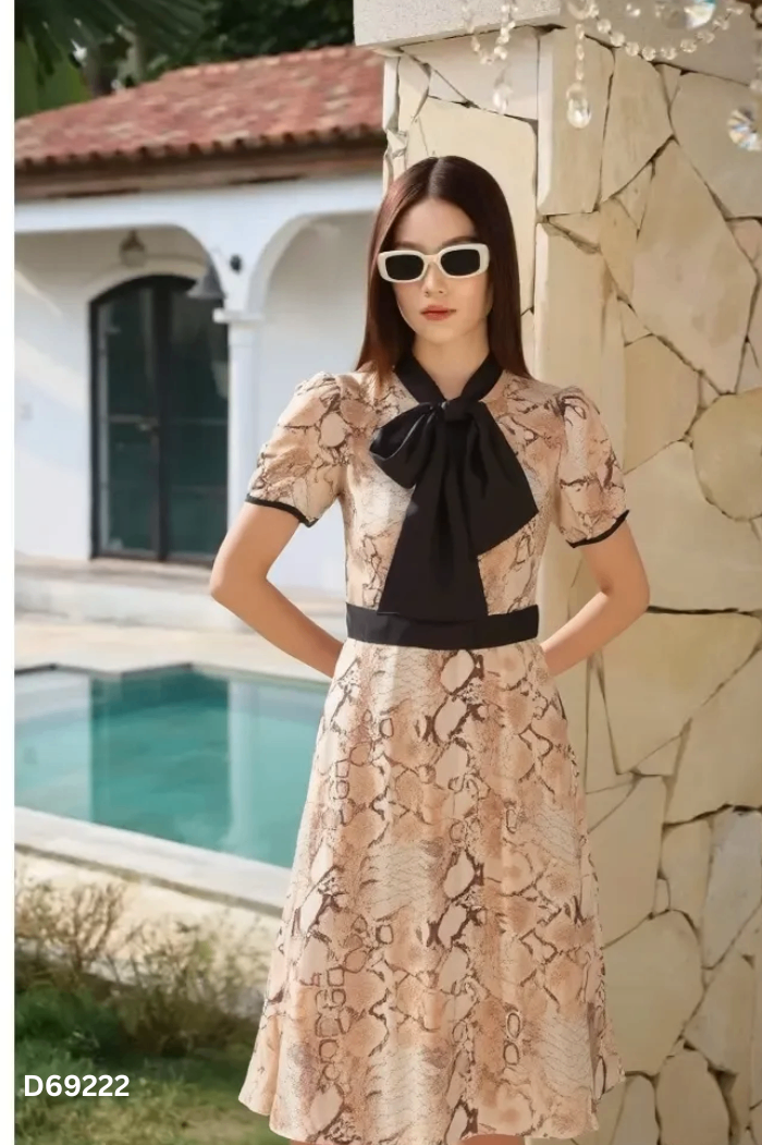 Váy lụa be phối đen