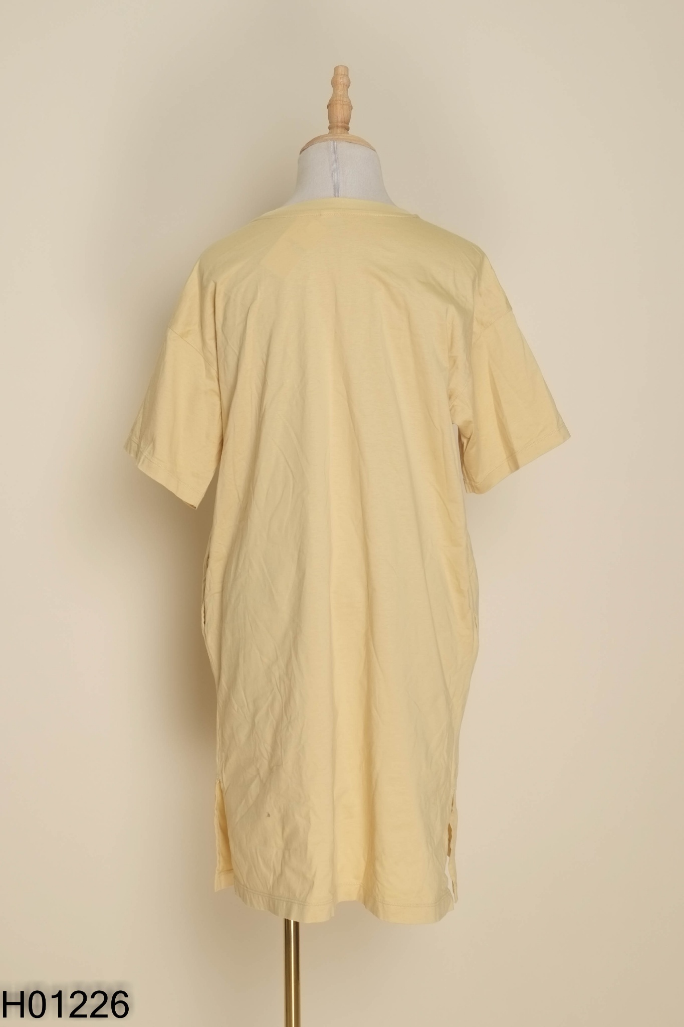 Váy UNIQLO vàng trơn