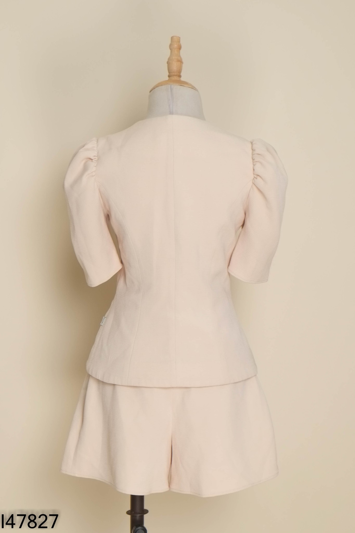 Set Áo be D.CHIC phối cúc + quần shorts