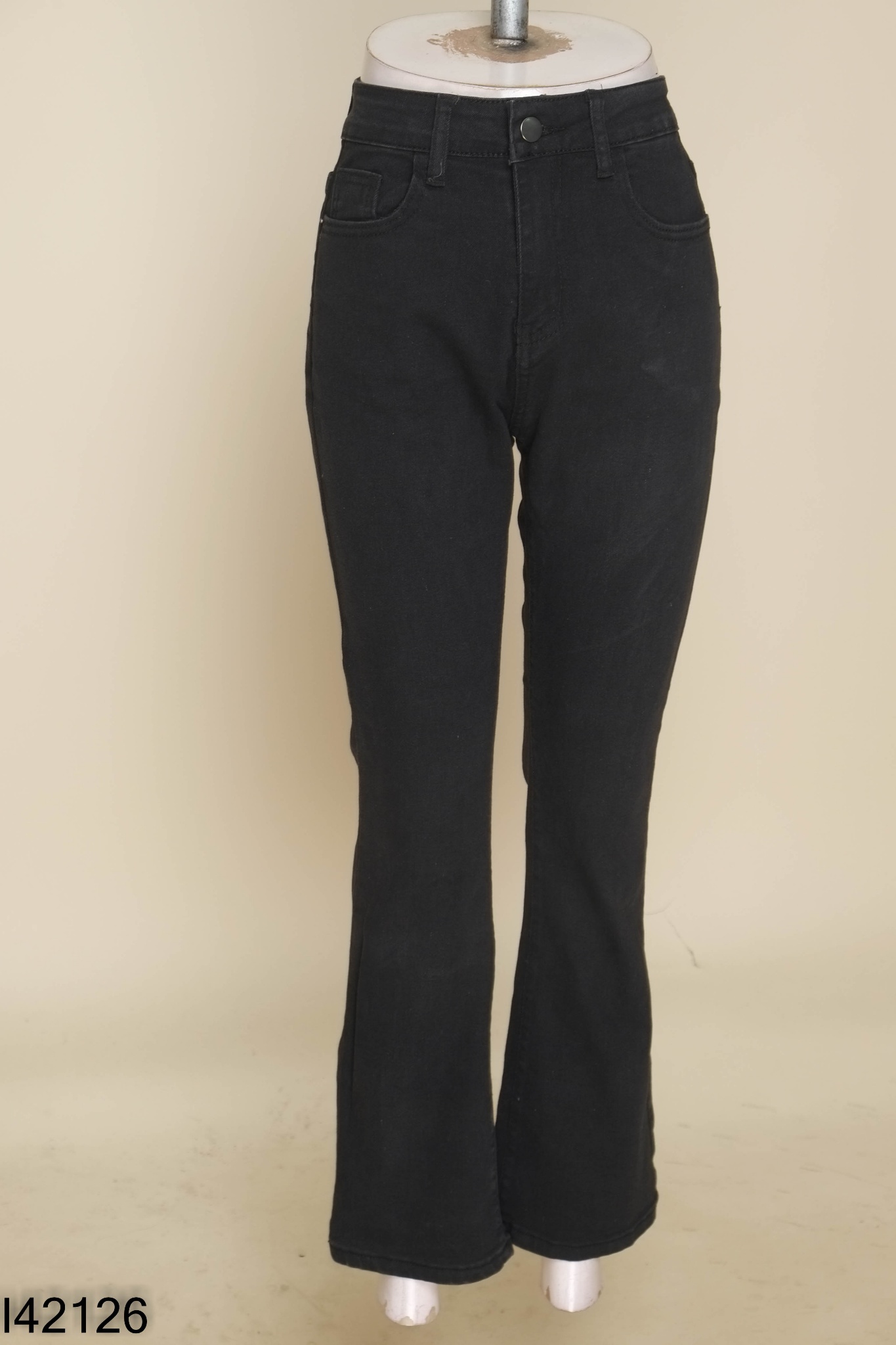 Quần jeans đen ống loe