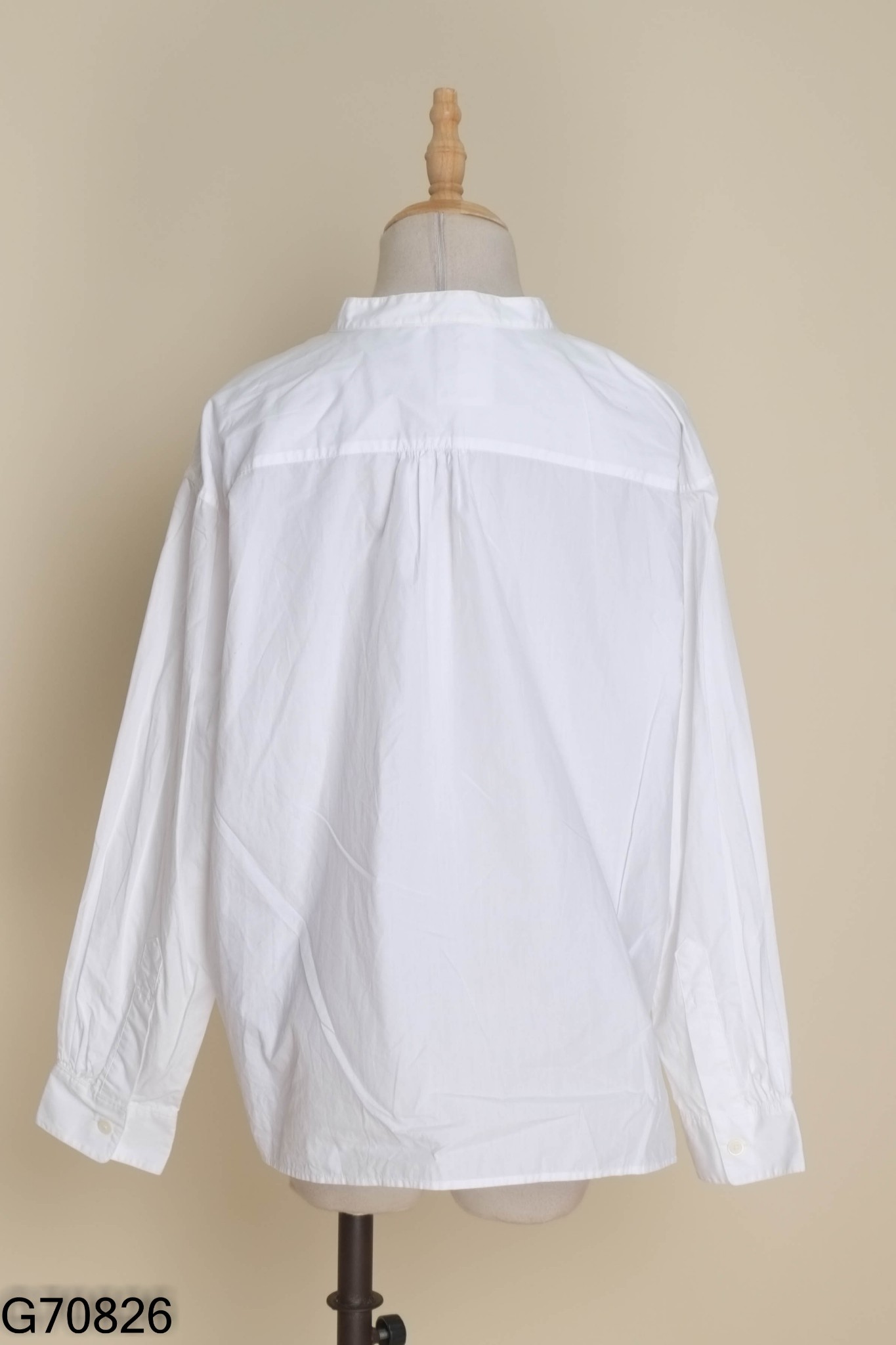 Áo UNIQLO sơ mi trắng
