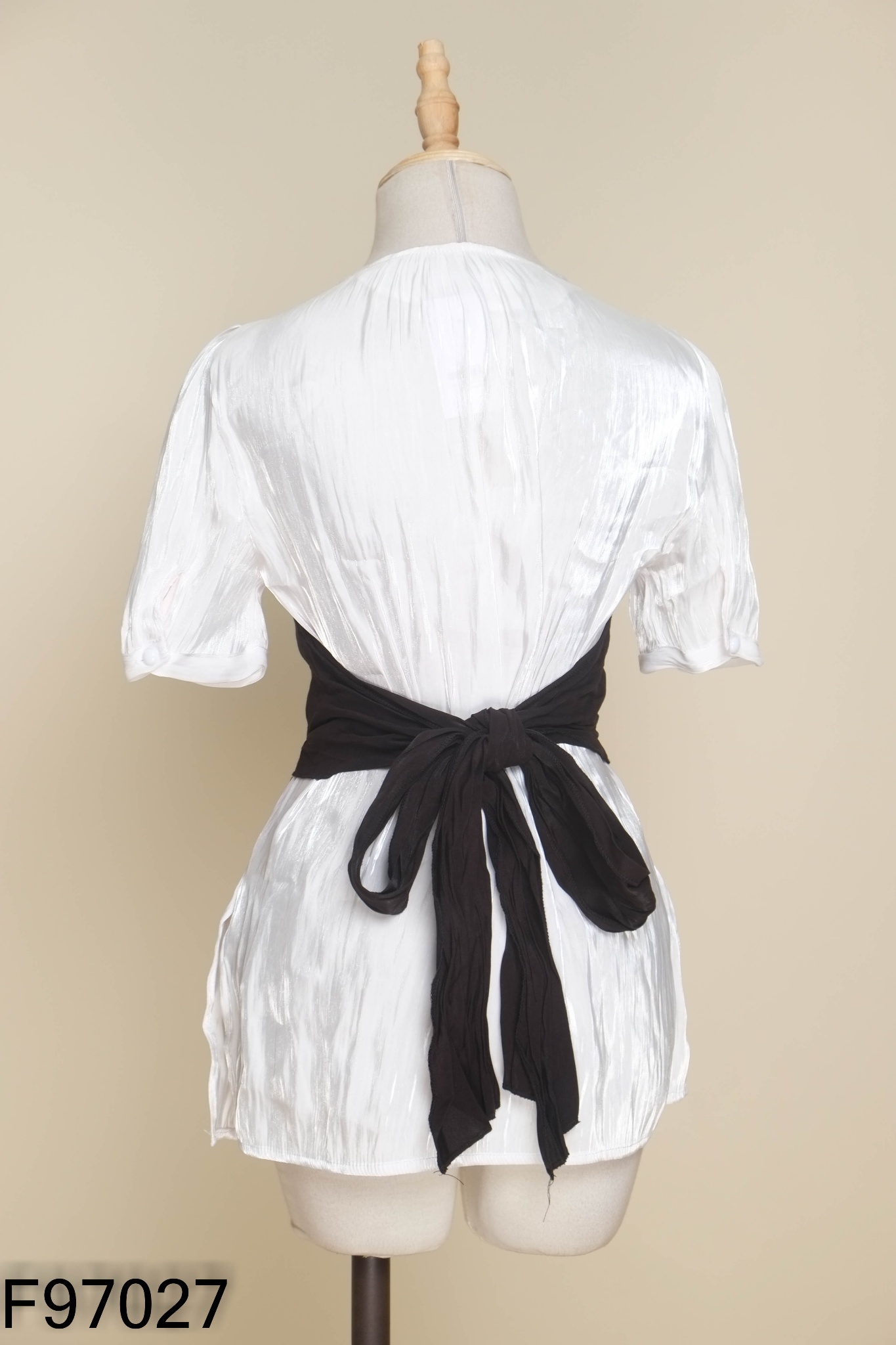 Áo organza trắng phối đen