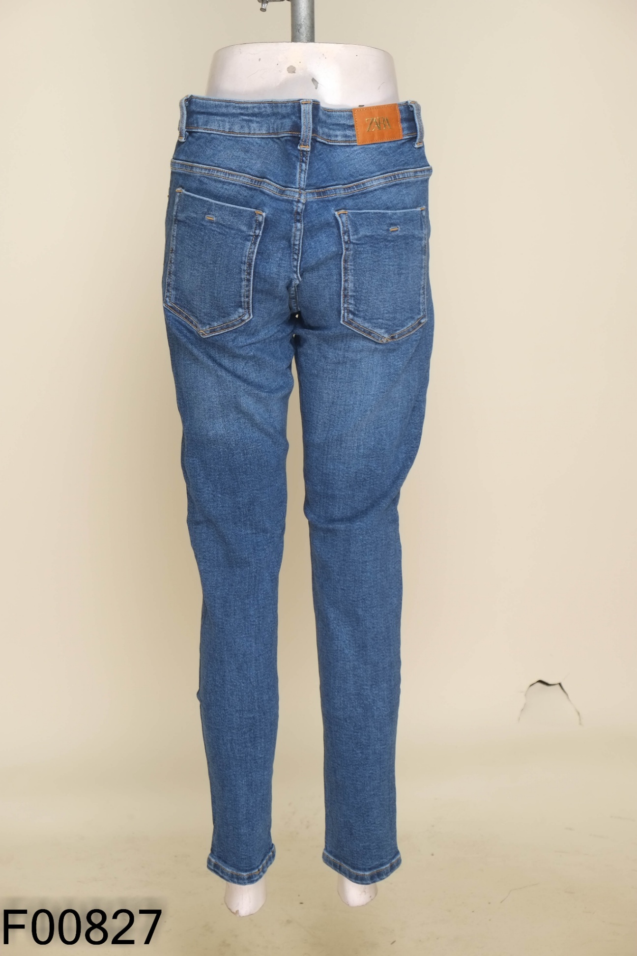 Quần jeans cạp trễ xanh