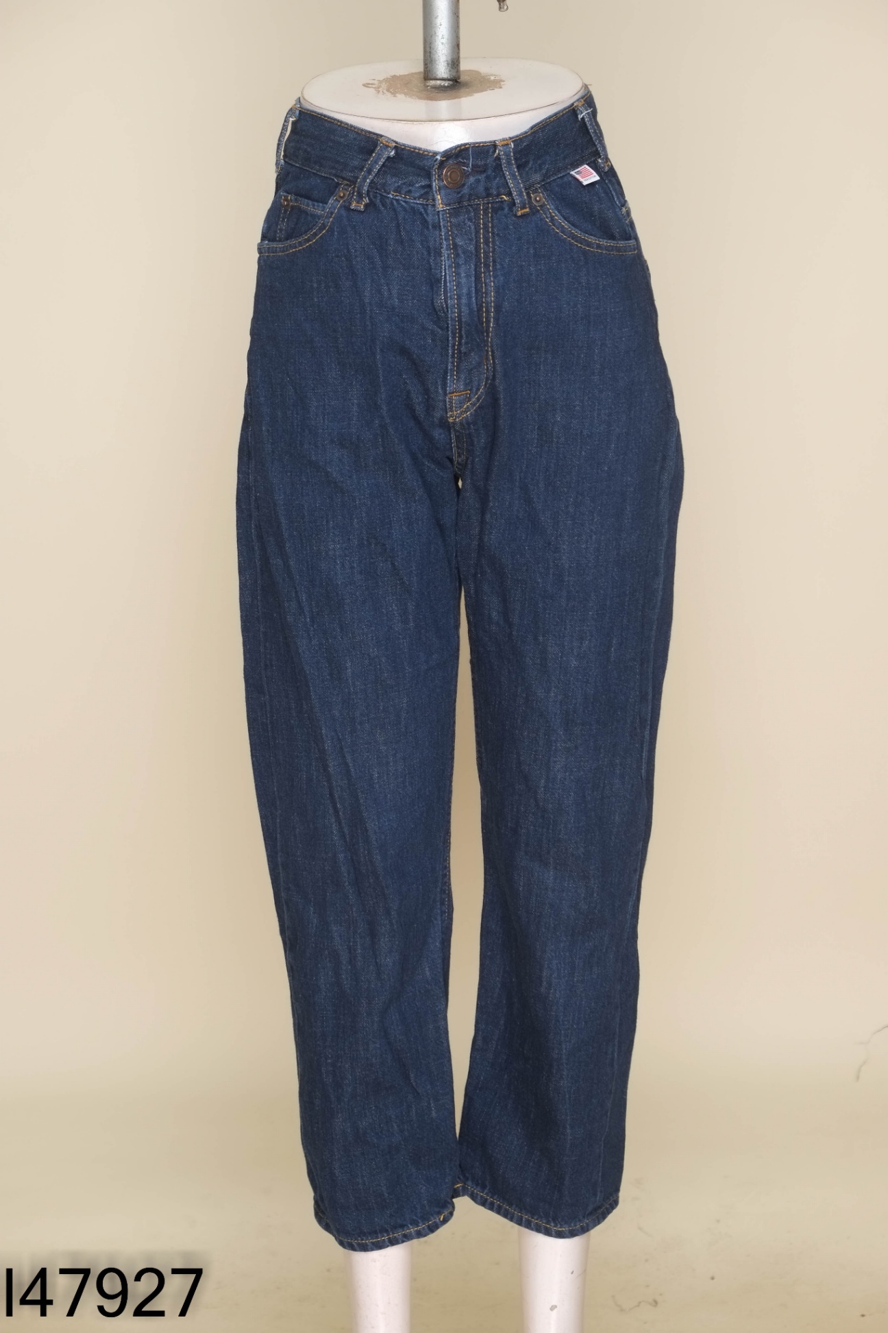 Quần jeans xanh đậm