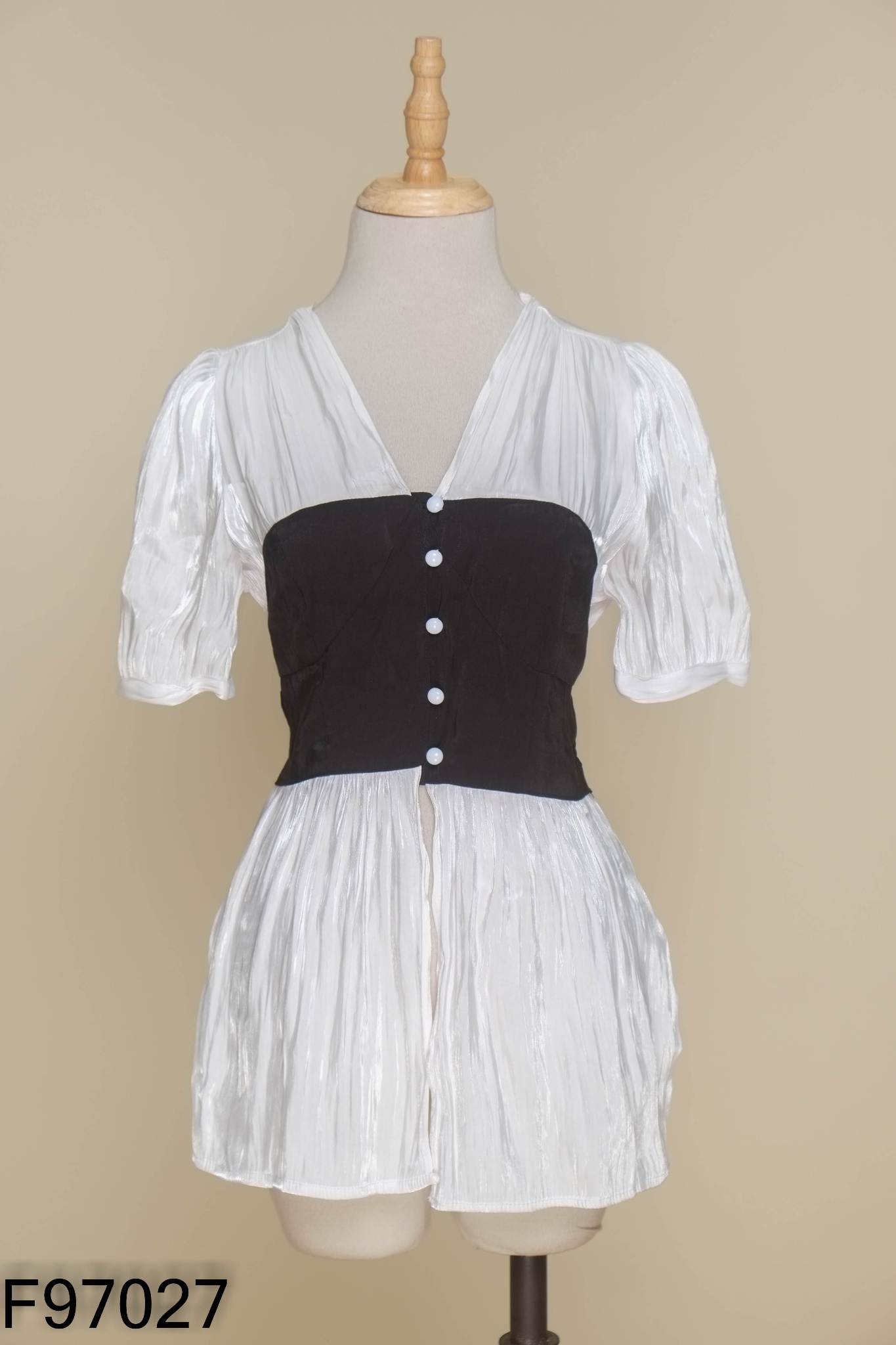 Áo organza trắng phối đen