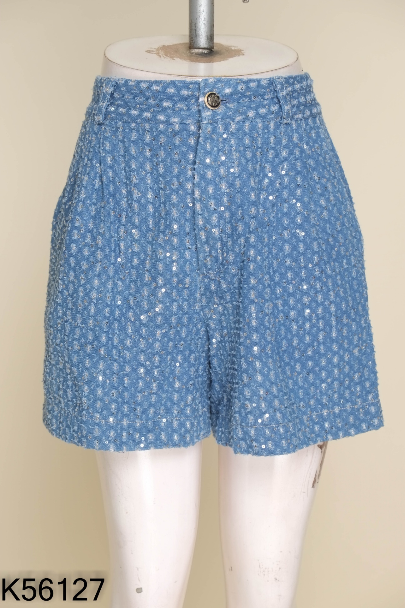 Quần short xanh đính đá