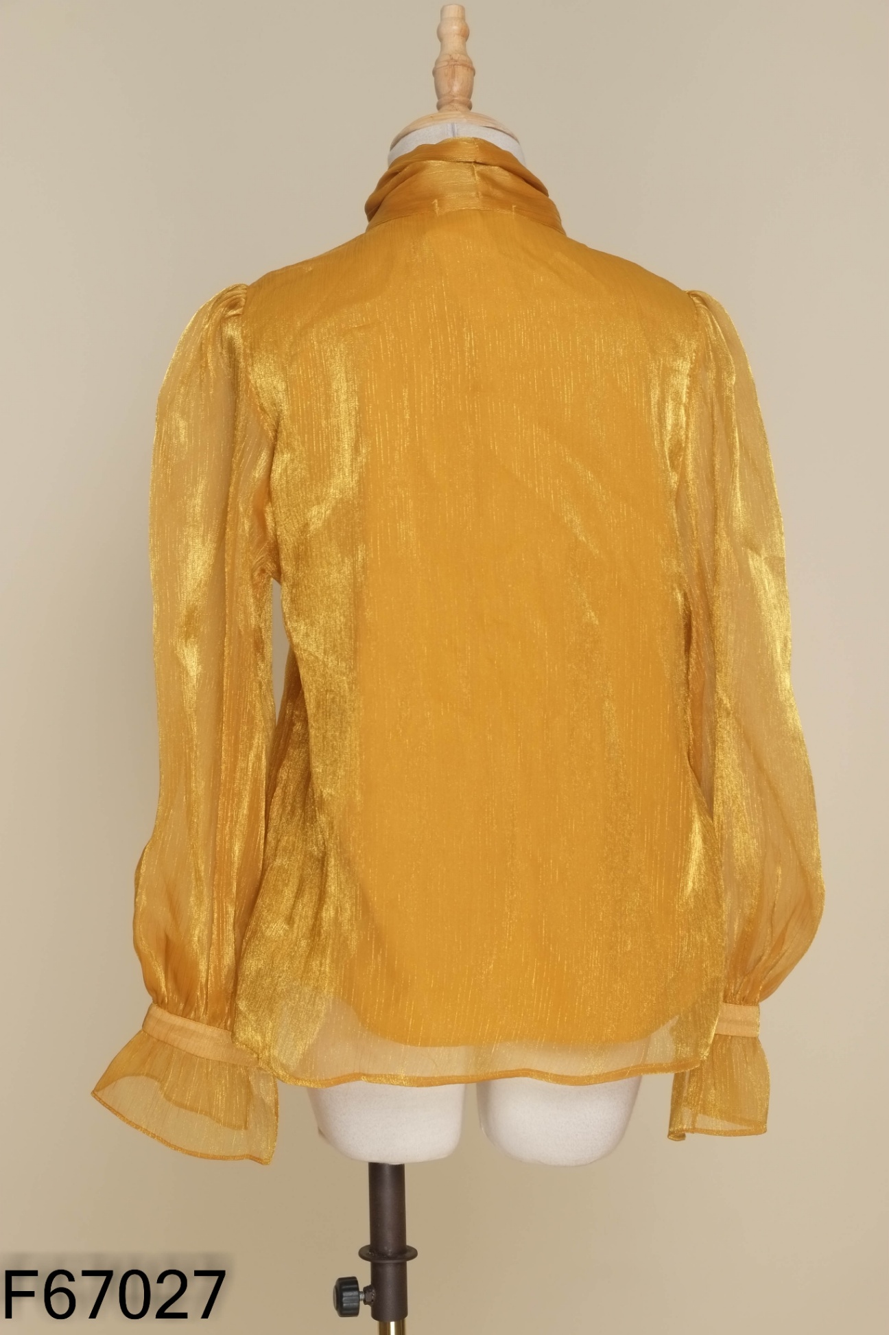 Áo MOON STORE vàng buộc nơ