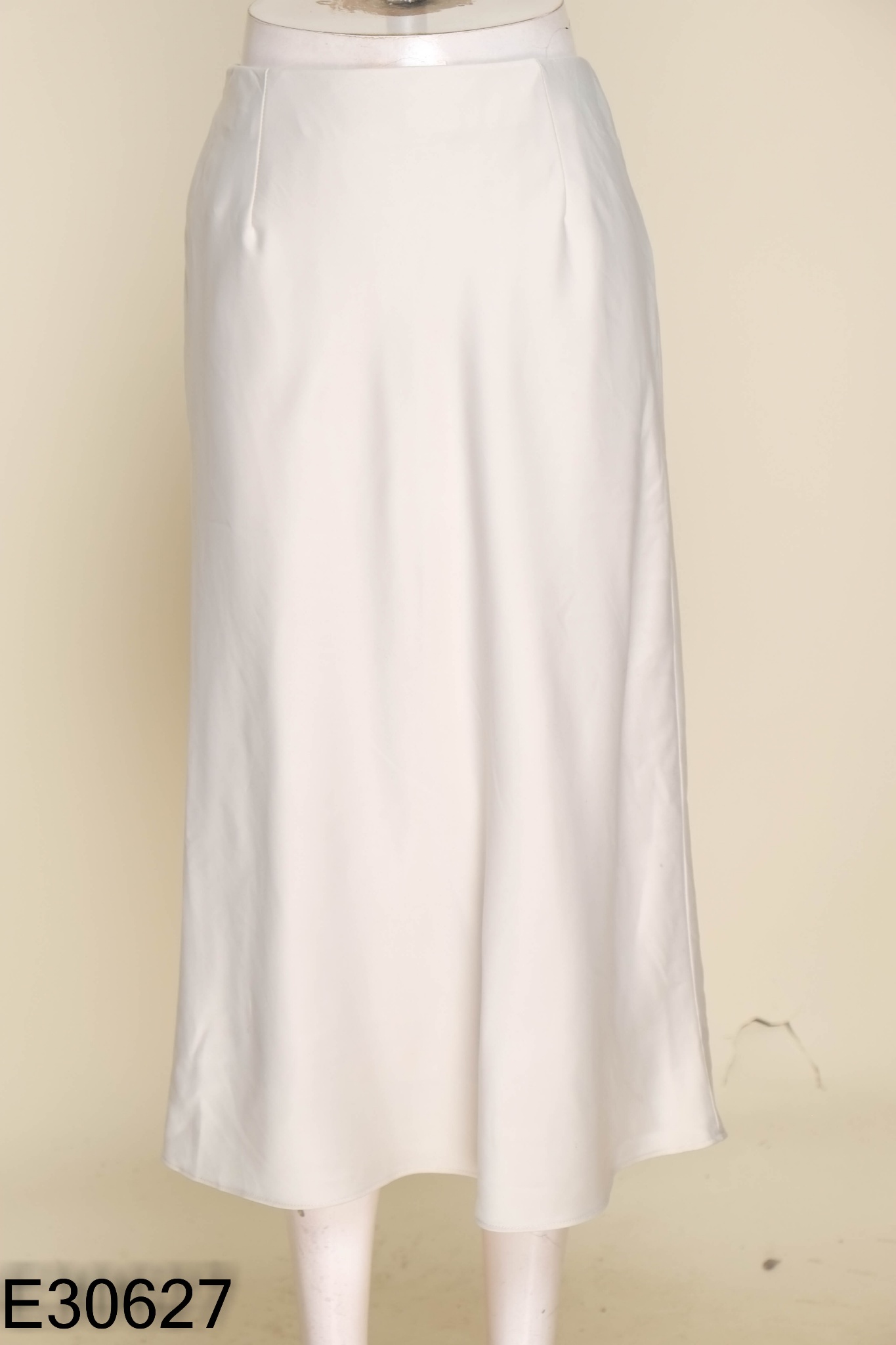 Chân váy UNIQLO be trơn