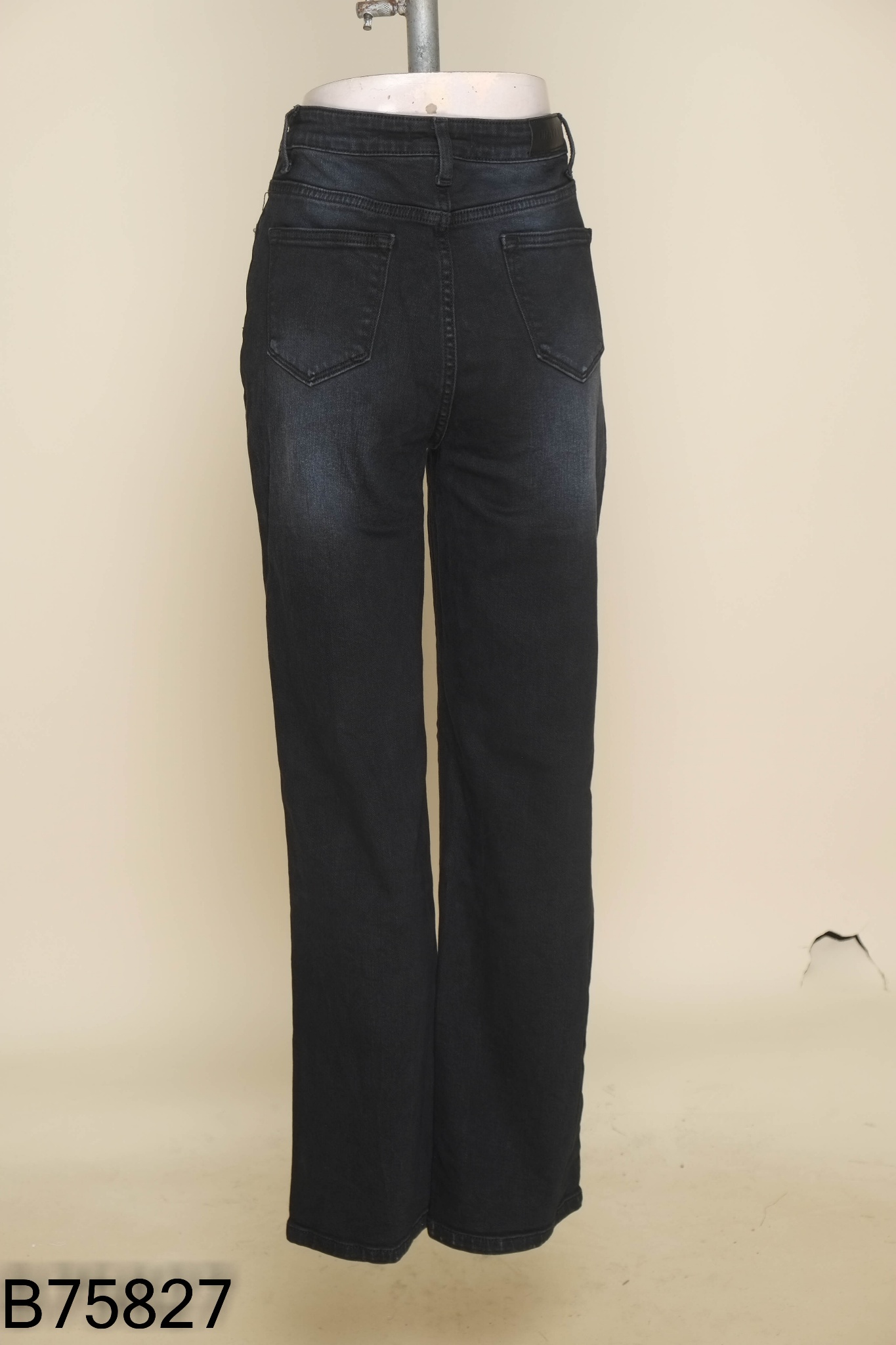 Quần jeans đen trơn