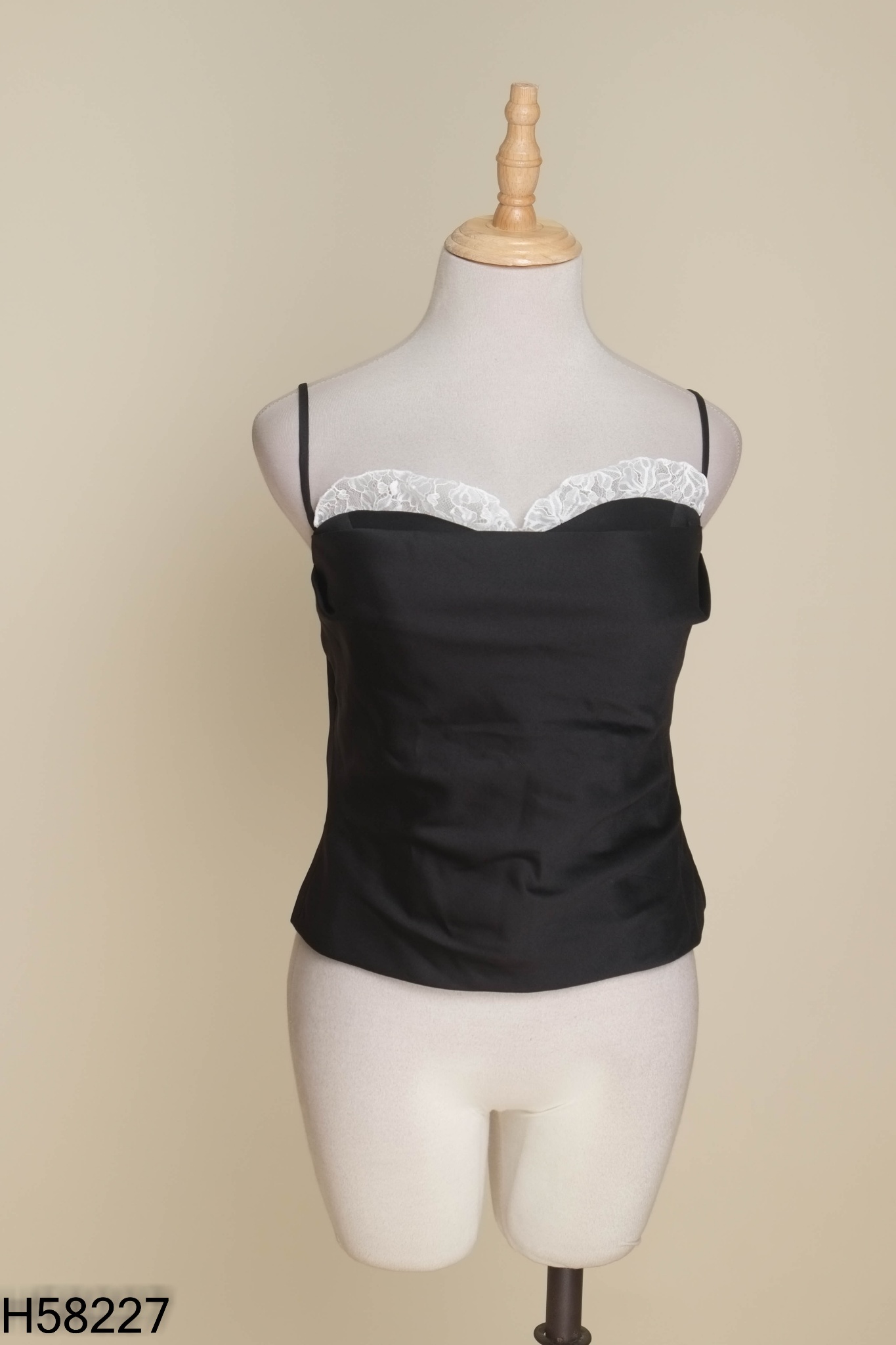 Áo LA BOUTIQUE hai dây đen viền ren be
