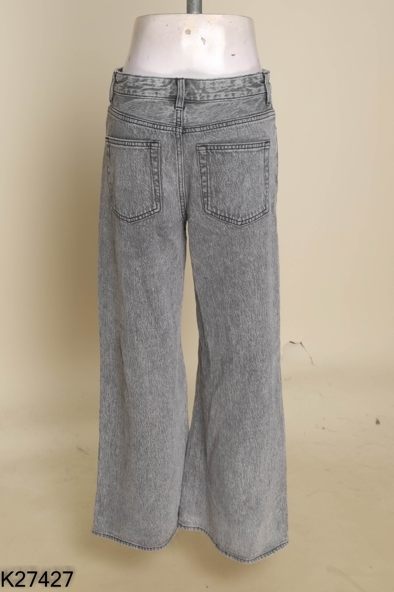 Quần jeans GU xám đen