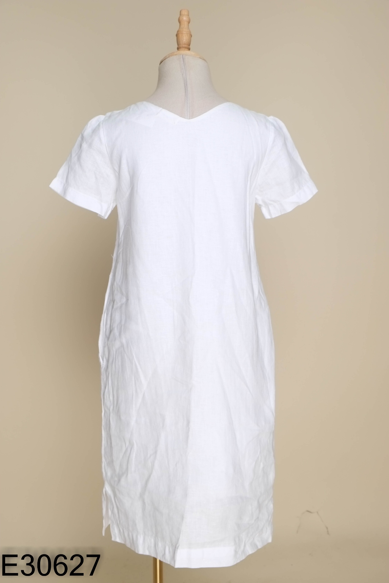 Váy linen trắng họa tiết cam