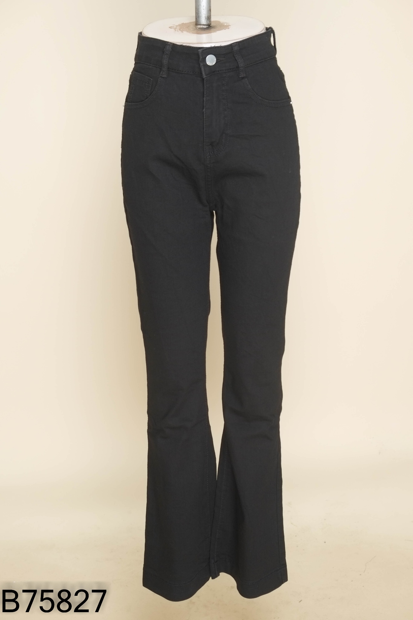 Quần jeans đen ống loe