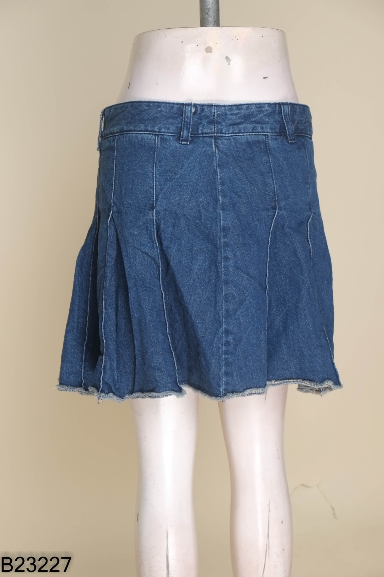 Chân váy jeans xanh tua rua
