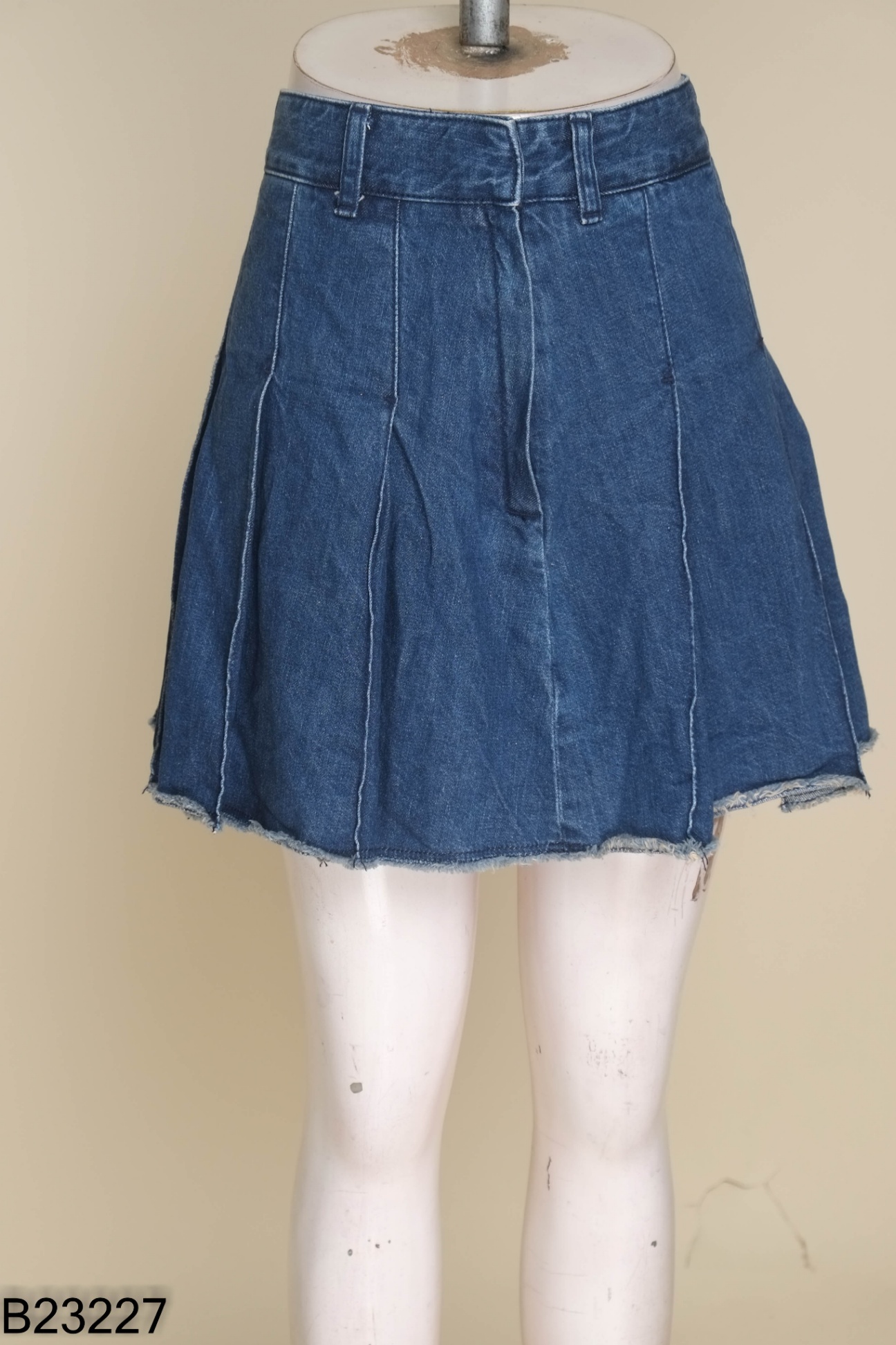 Chân váy jeans xanh tua rua