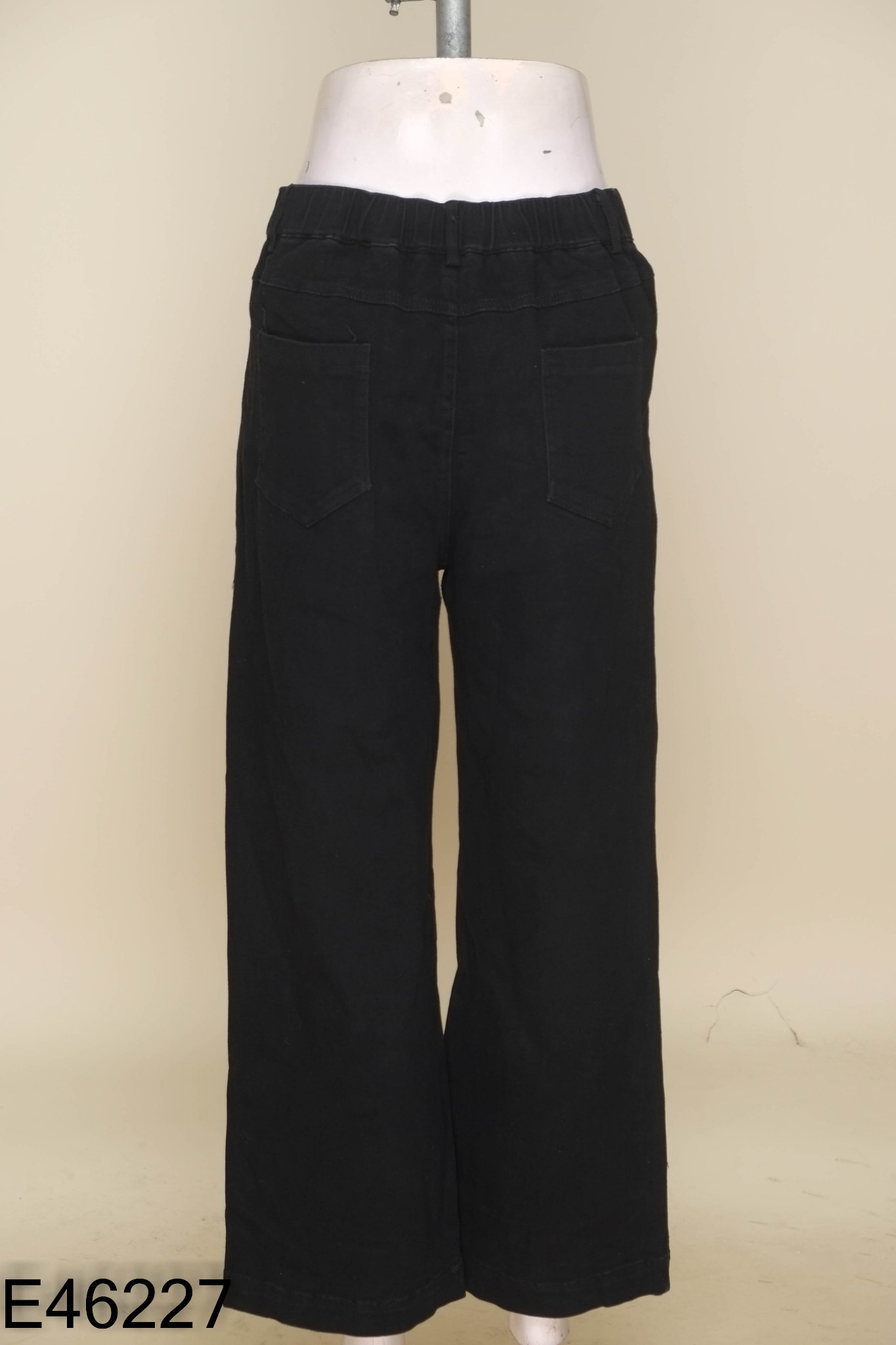 Quần jeans đen ống rộng