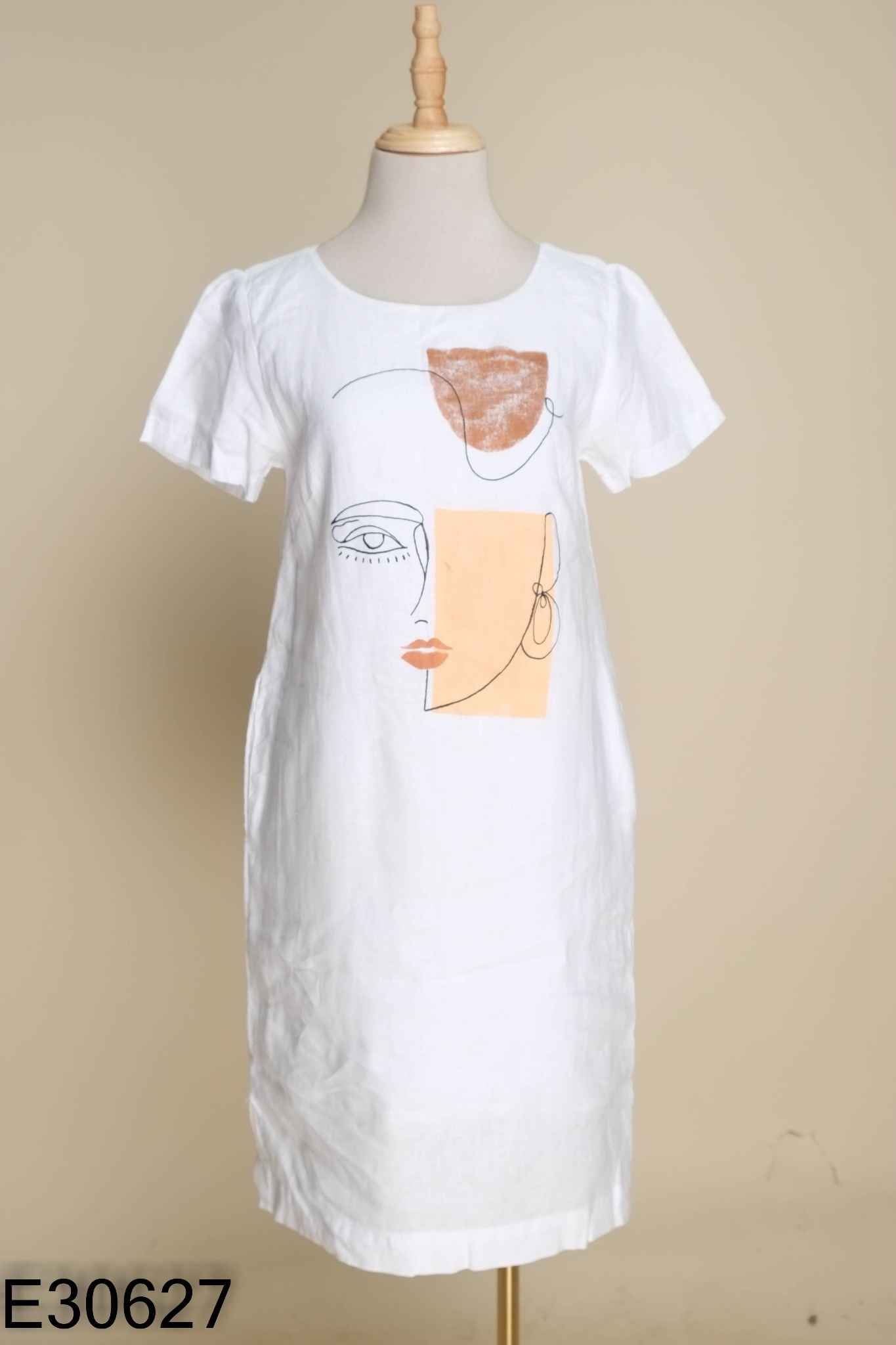 Váy linen trắng họa tiết cam