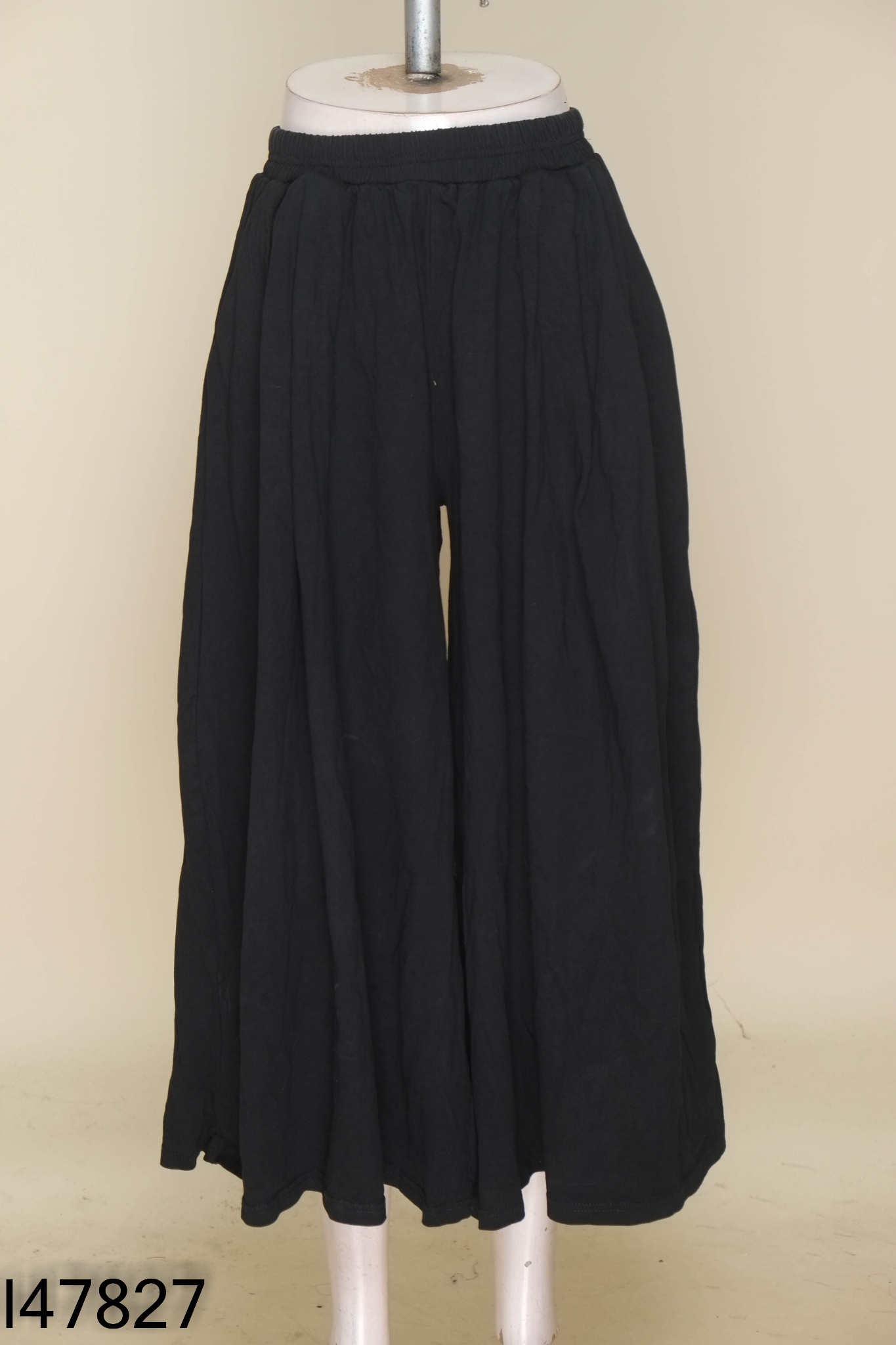 Quần culottes đen trơn