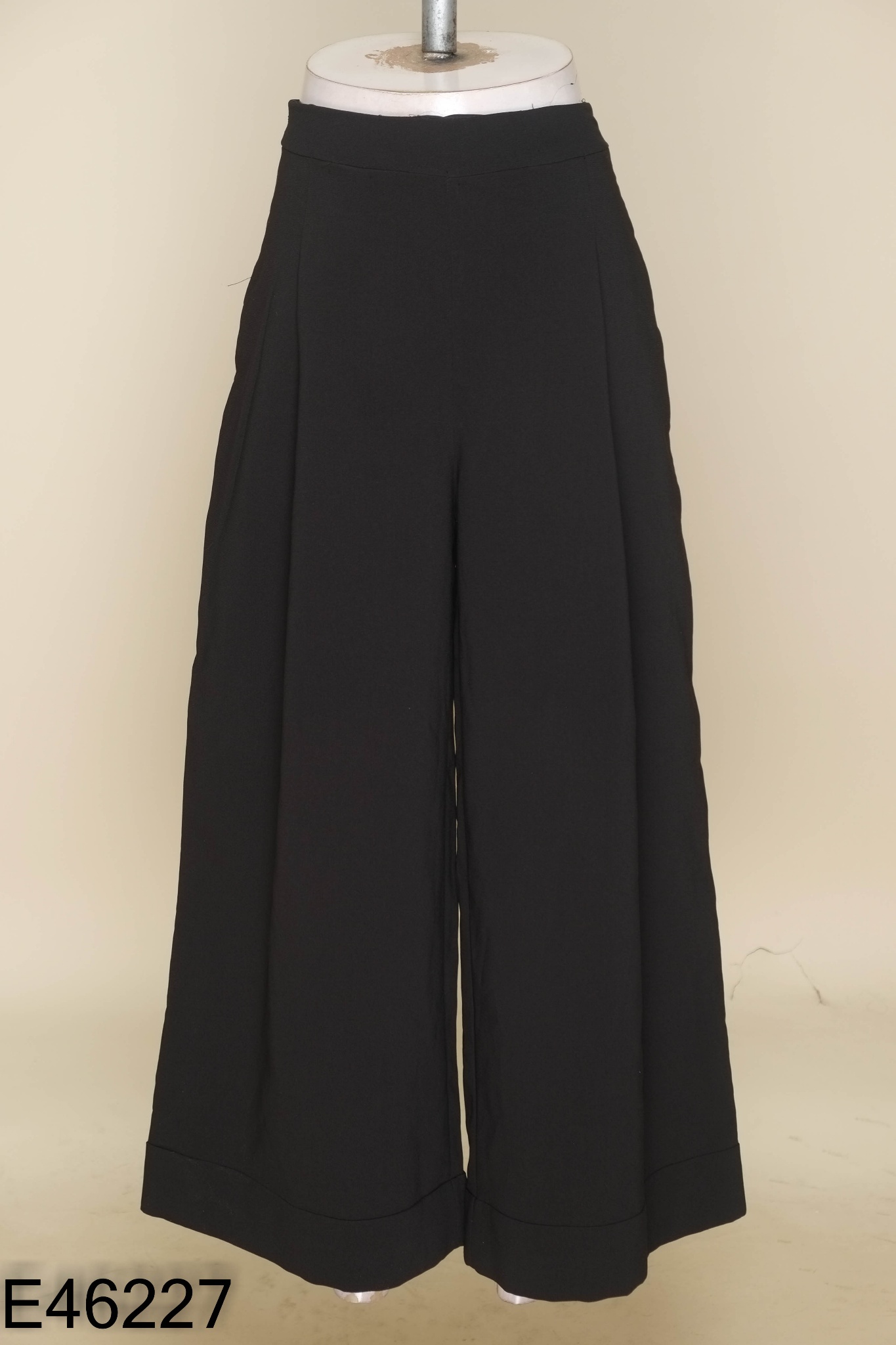 Quần culottes vải đen