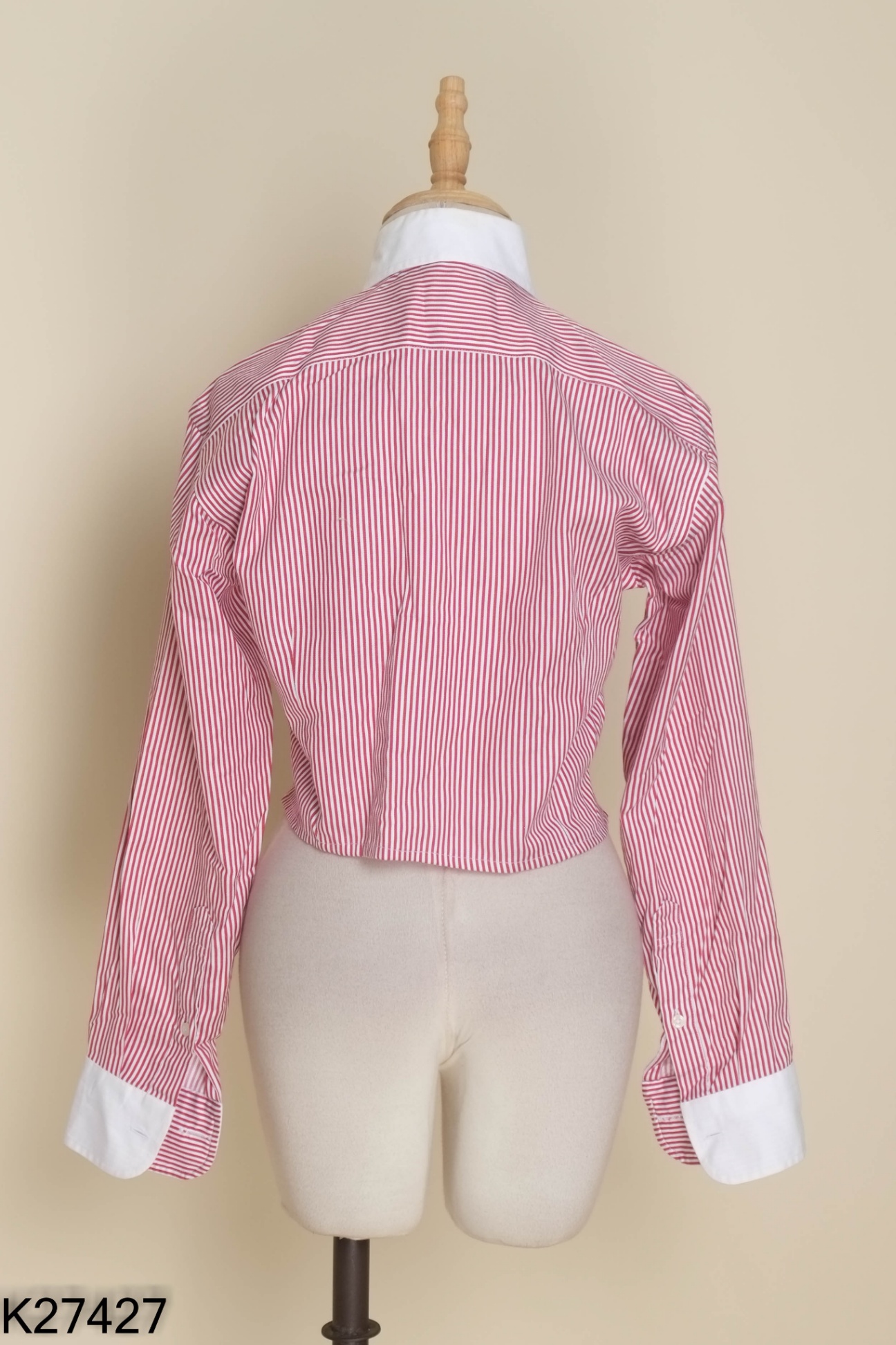 Áo sơ mi croptop trắng kẻ đỏ