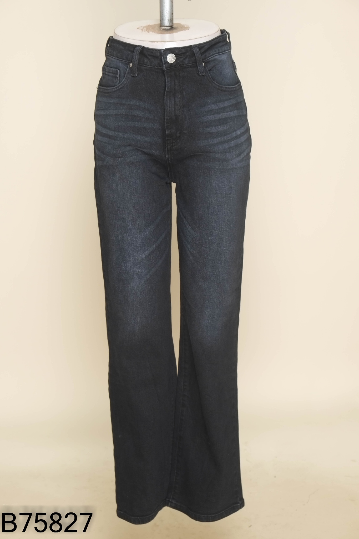 Quần jeans đen trơn