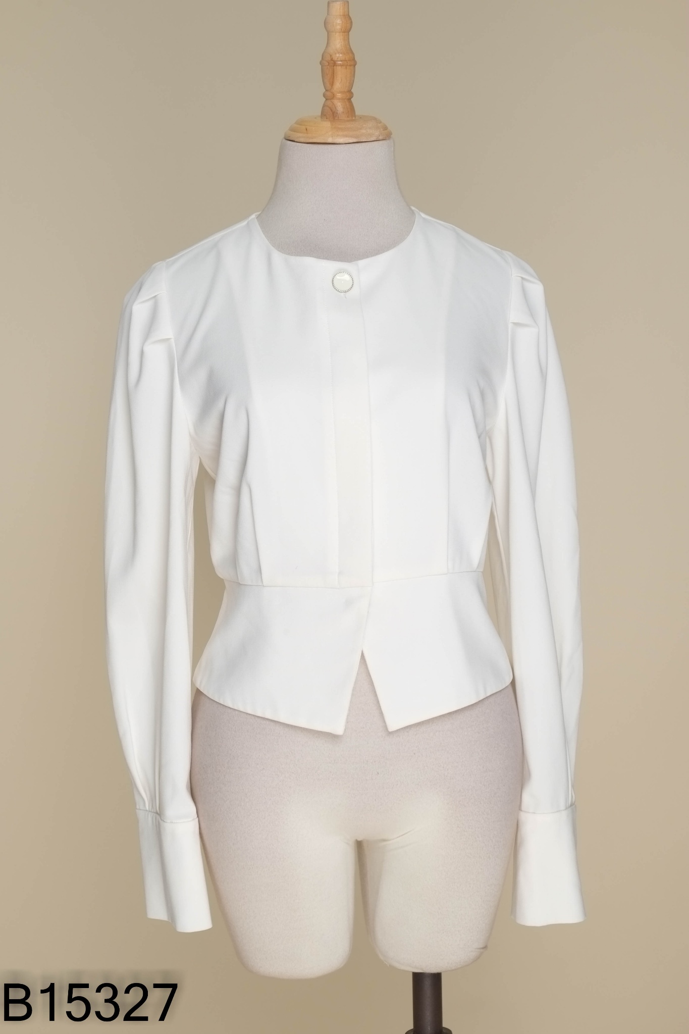 Áo trắng MIXXO phối khuy
