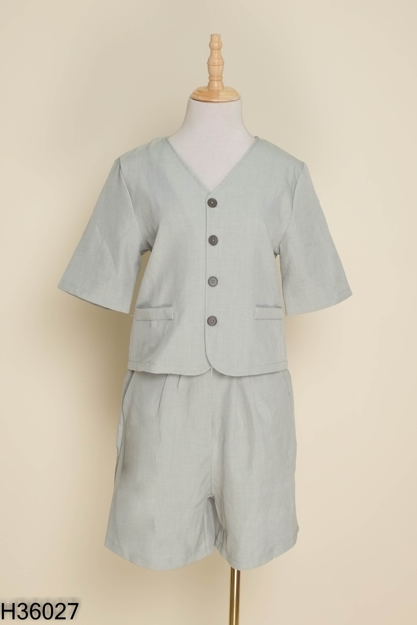 SET Áo xanh phối khuy + quần short