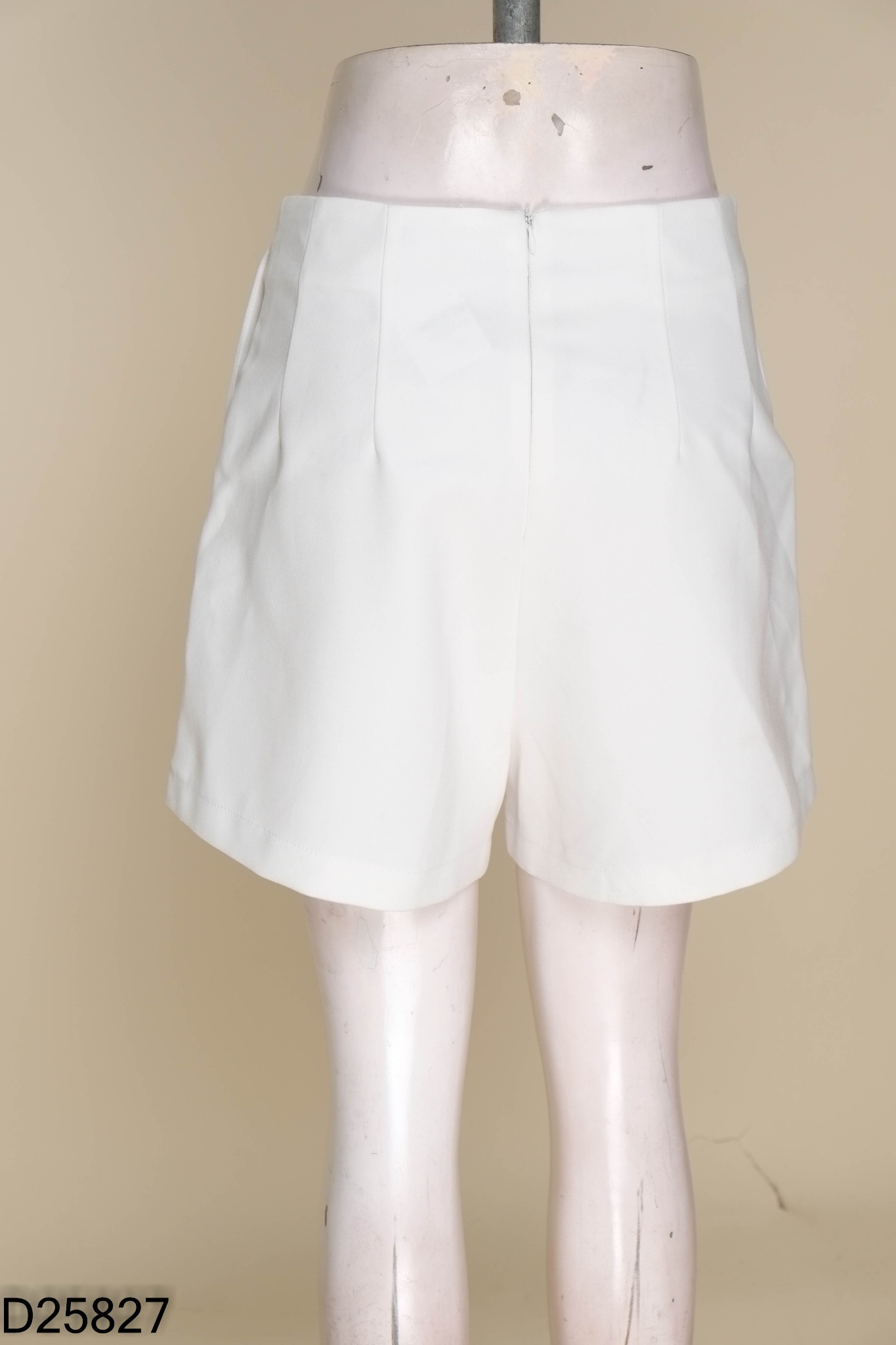 Quần shorts CALIE HOUSE trắng ly eo