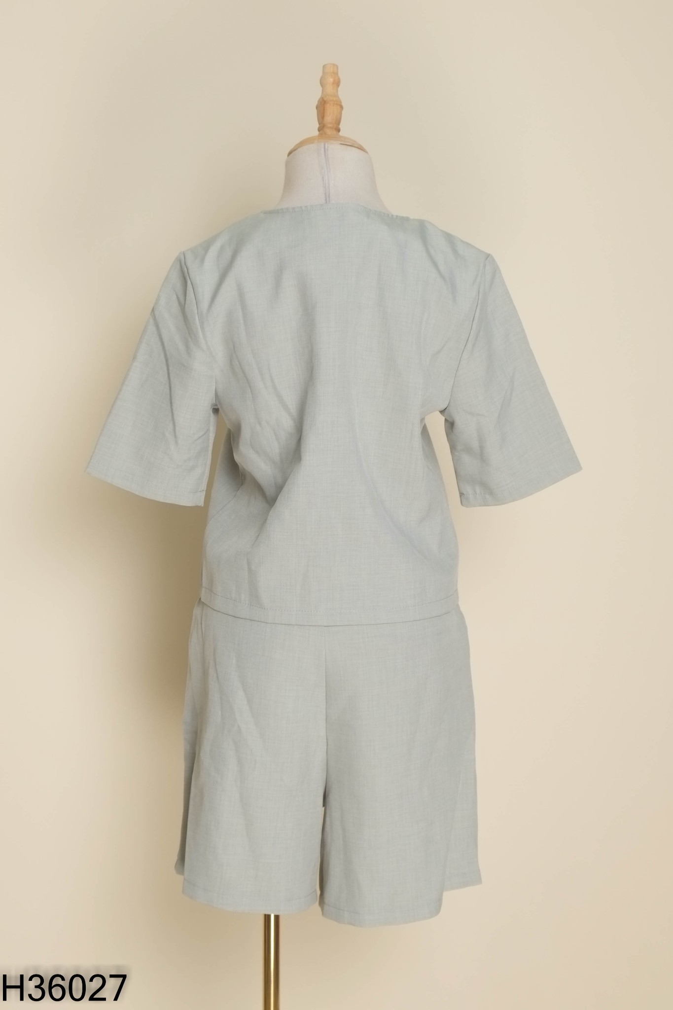 SET Áo xanh phối khuy + quần short