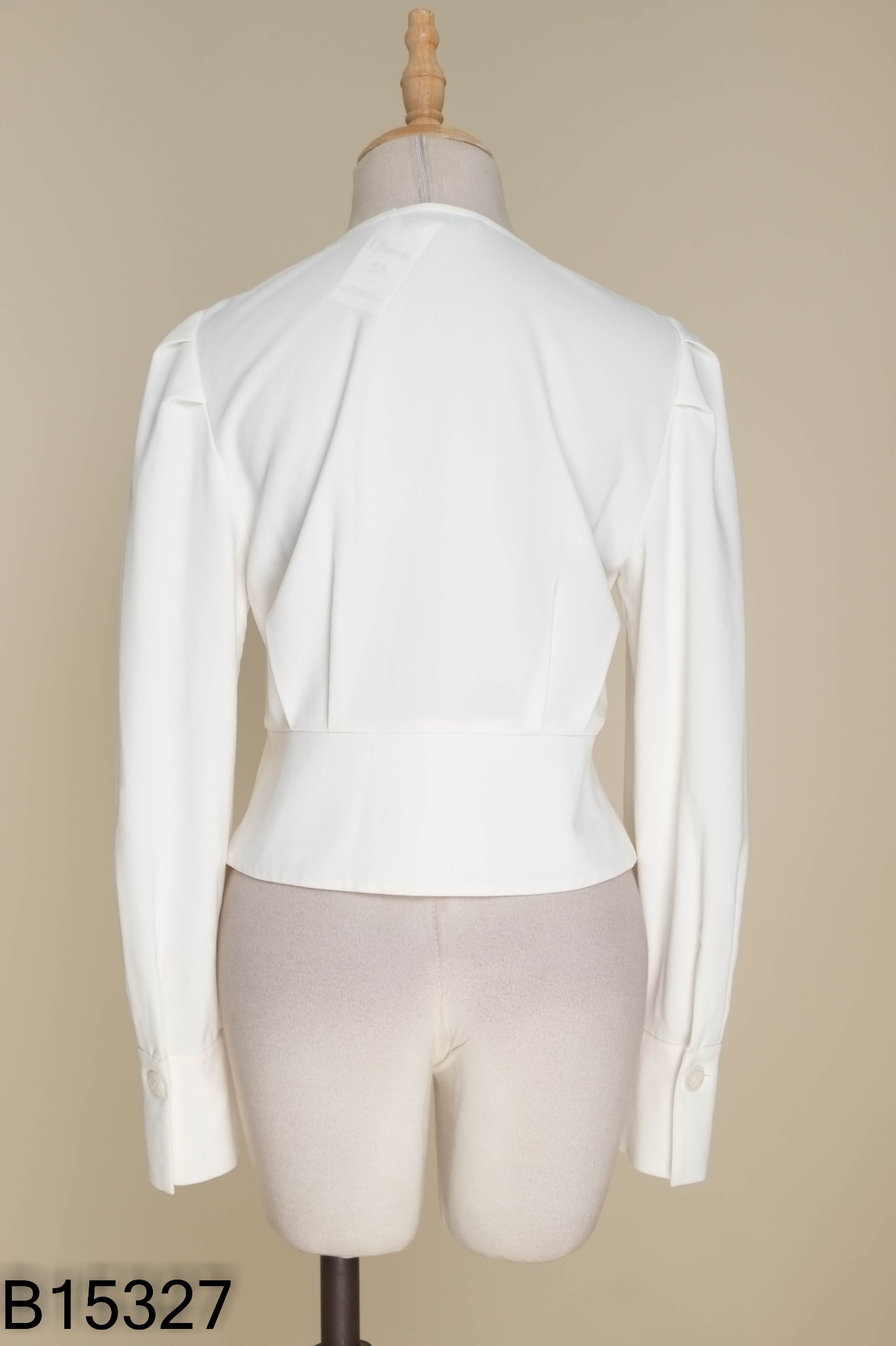 Áo trắng MIXXO phối khuy