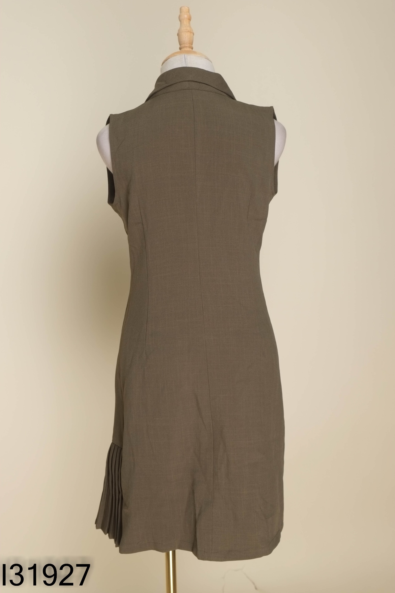 Váy xanh rêu sát nách cổ vest