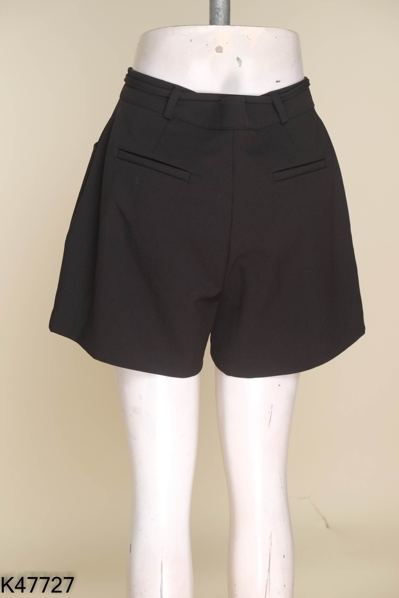 Quần shorts đen WHYNOT phối đai