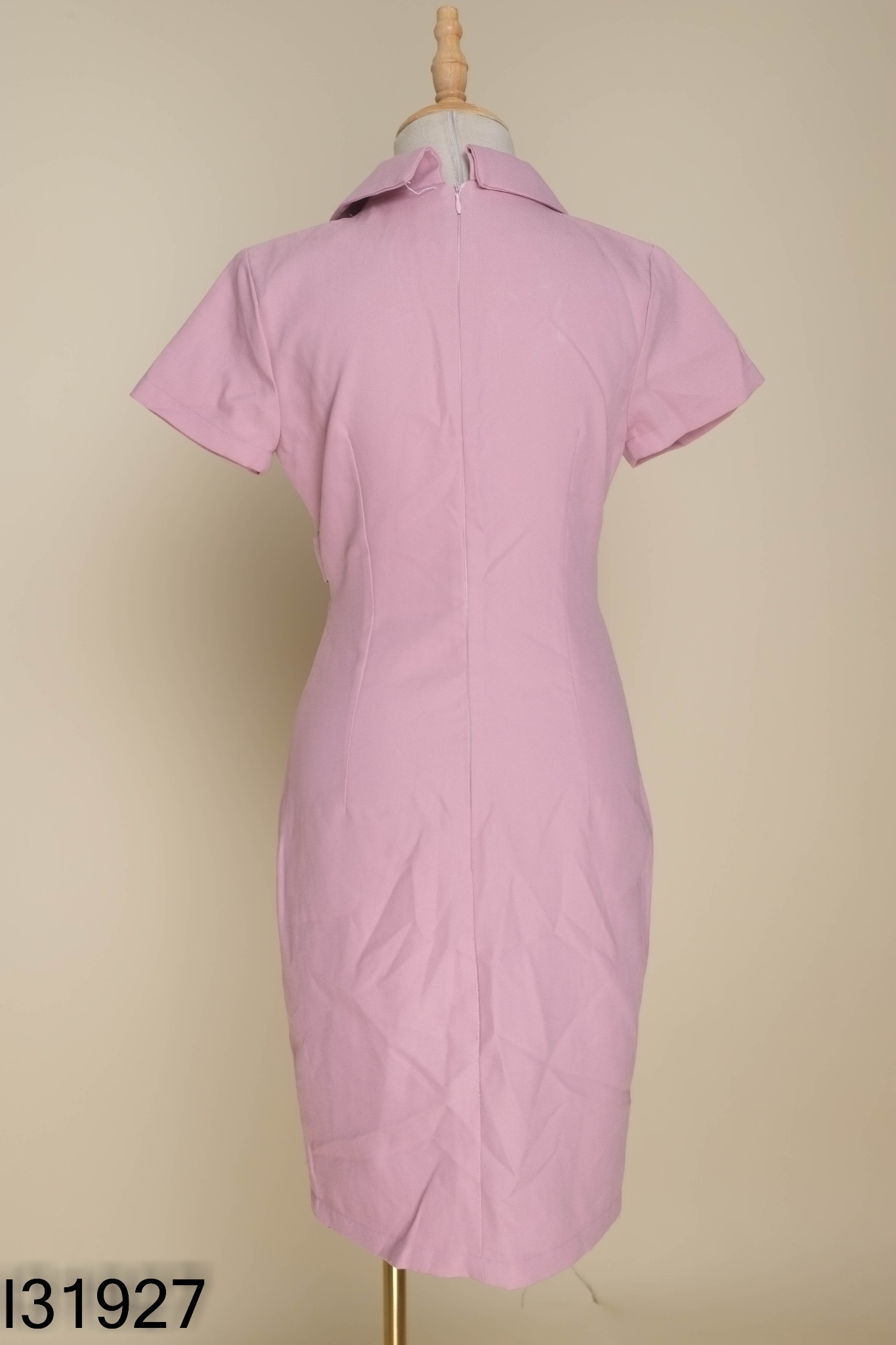 Váy hồng cổ vest