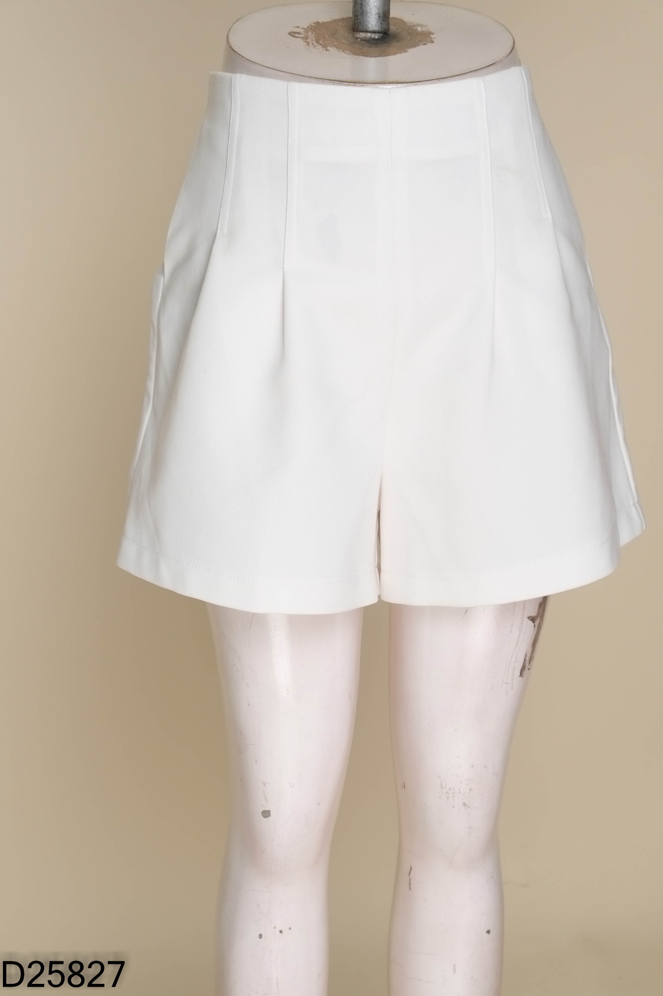 Quần shorts CALIE HOUSE trắng ly eo