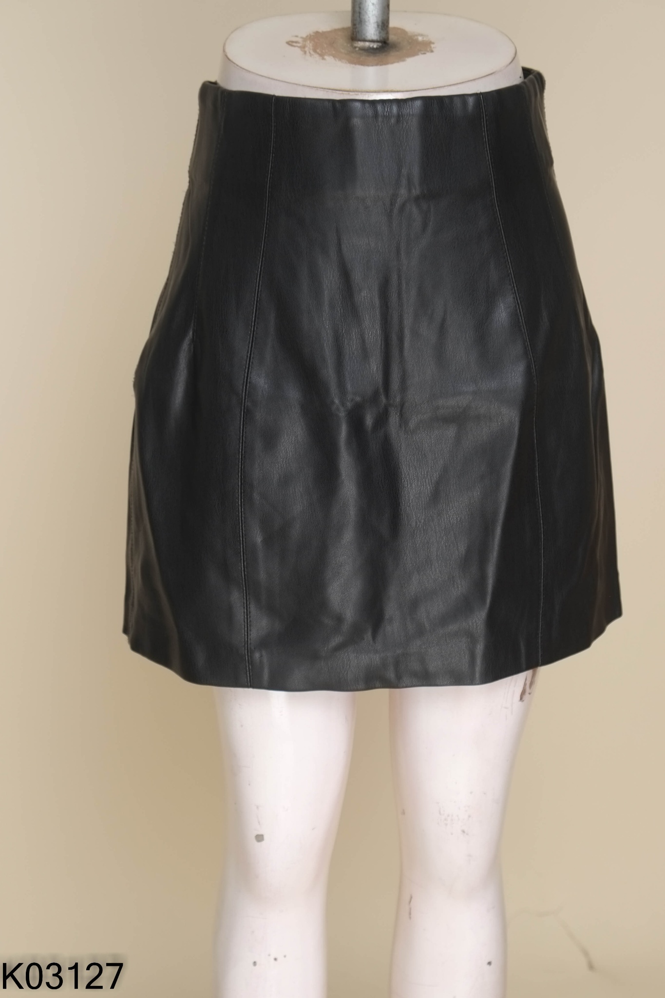 Chân váy da đen (ZARA CẮT TAG)