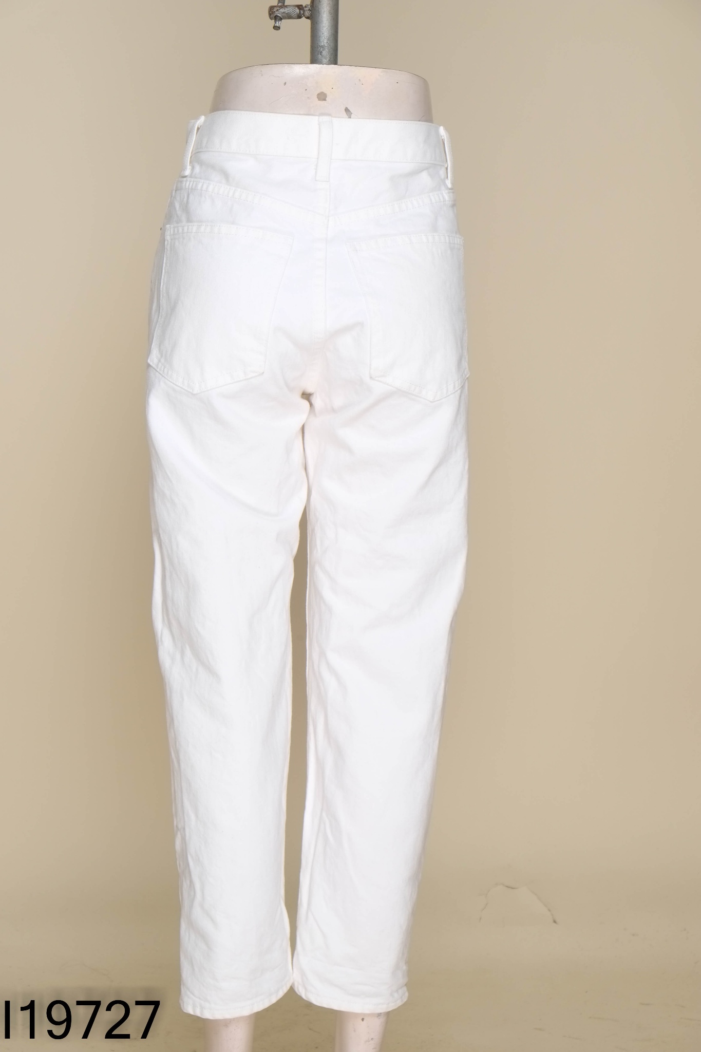 Quần jeans UNIQLO trắng