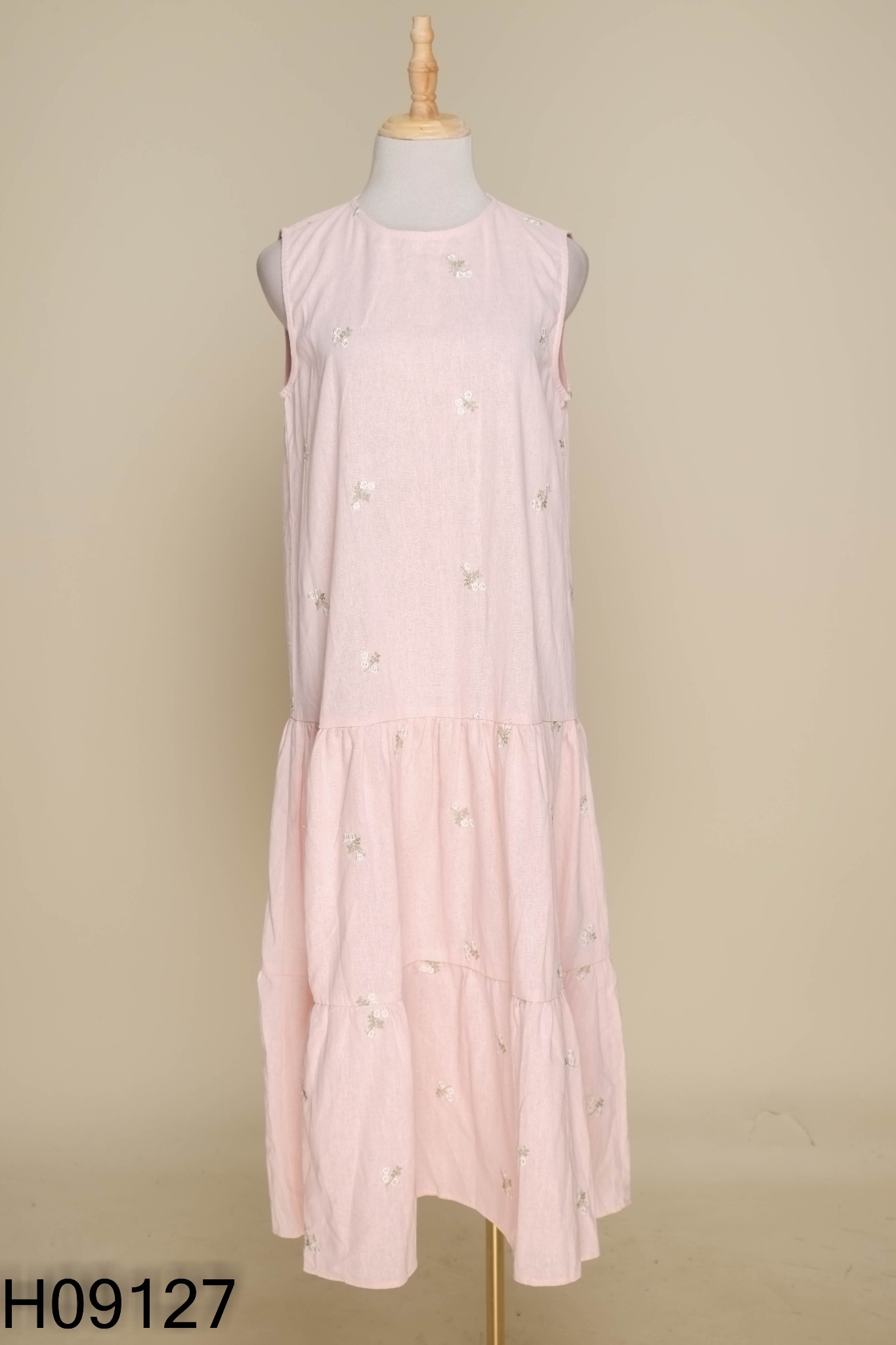 Váy linen hồng thêu hoa