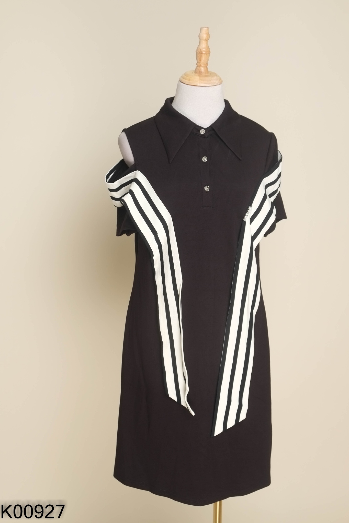 NEWTAG Váy đen cổ polo phối be