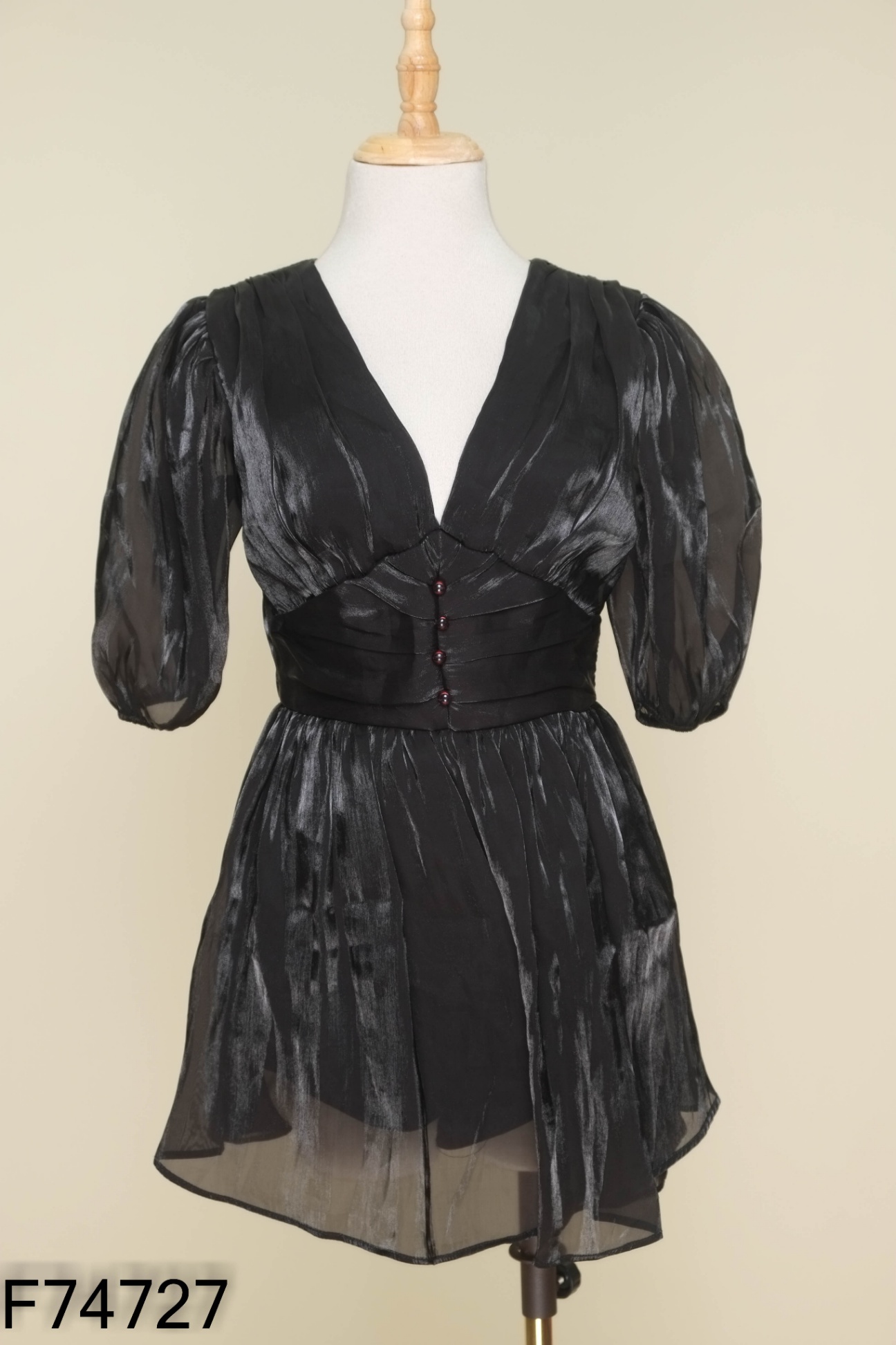 Váy organza đen tay bồng