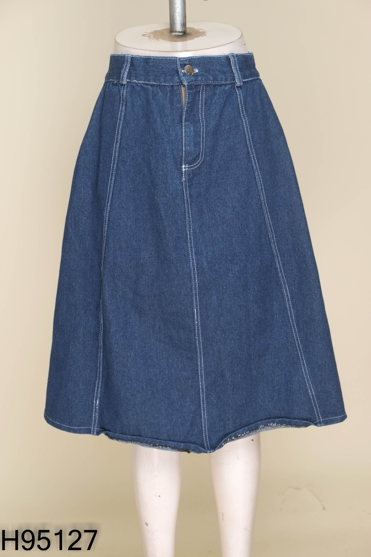 Chân váy jeans xanh viền chỉ