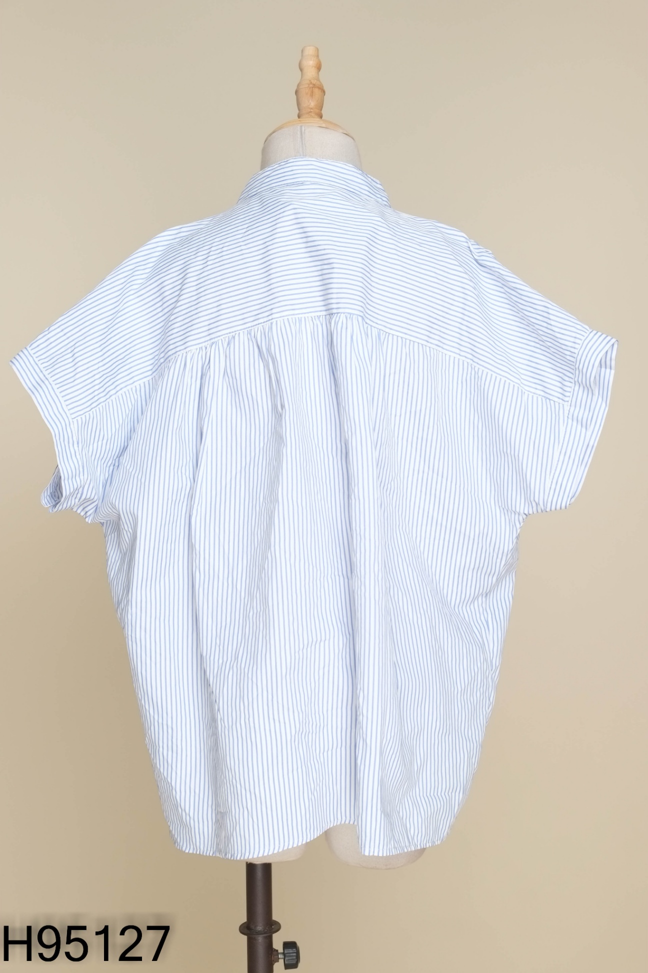 Áo trắng sọc xanh