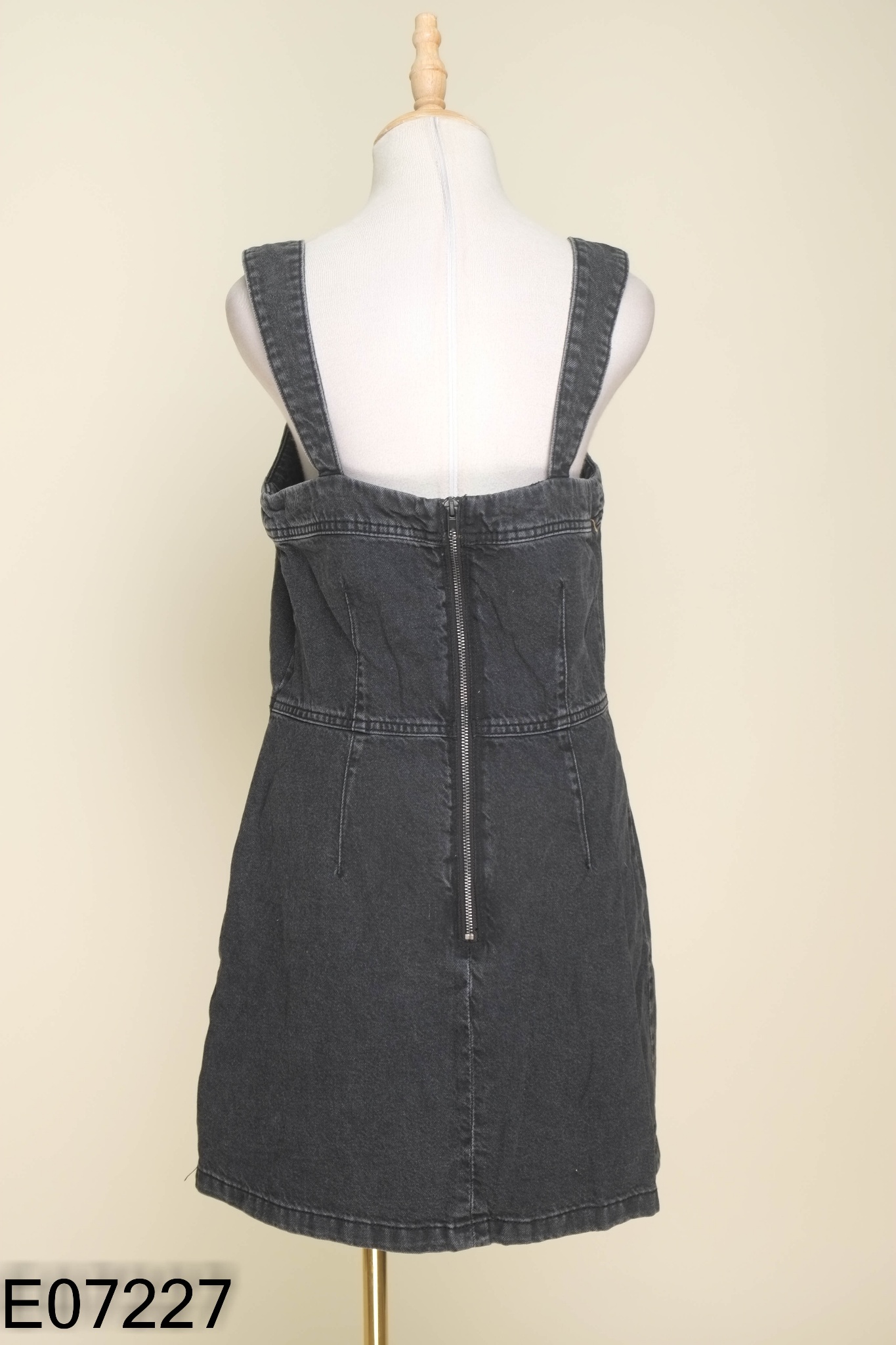 Váy MANGO jeans đen hai dây