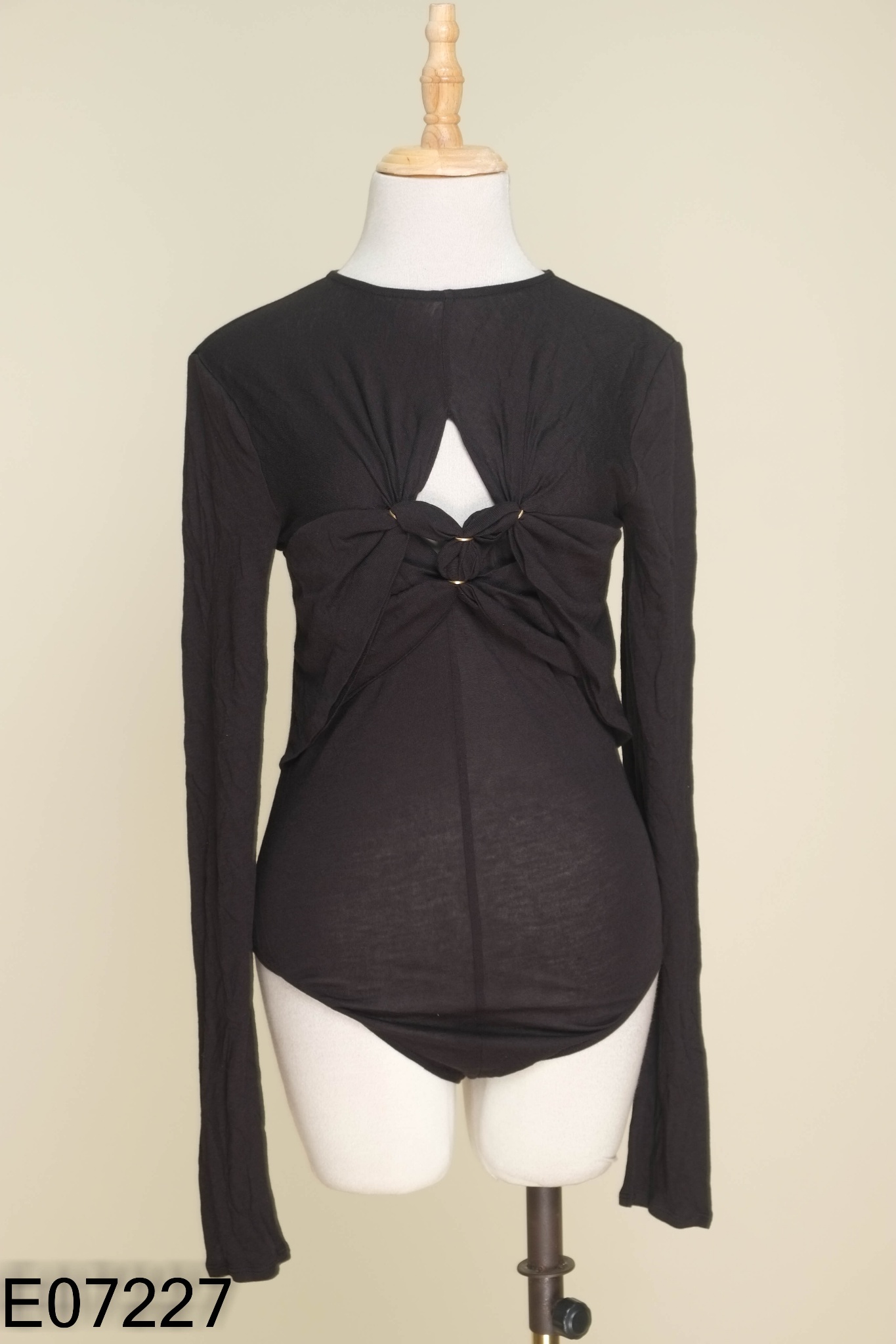 Bodysuits GAP đen xoắn