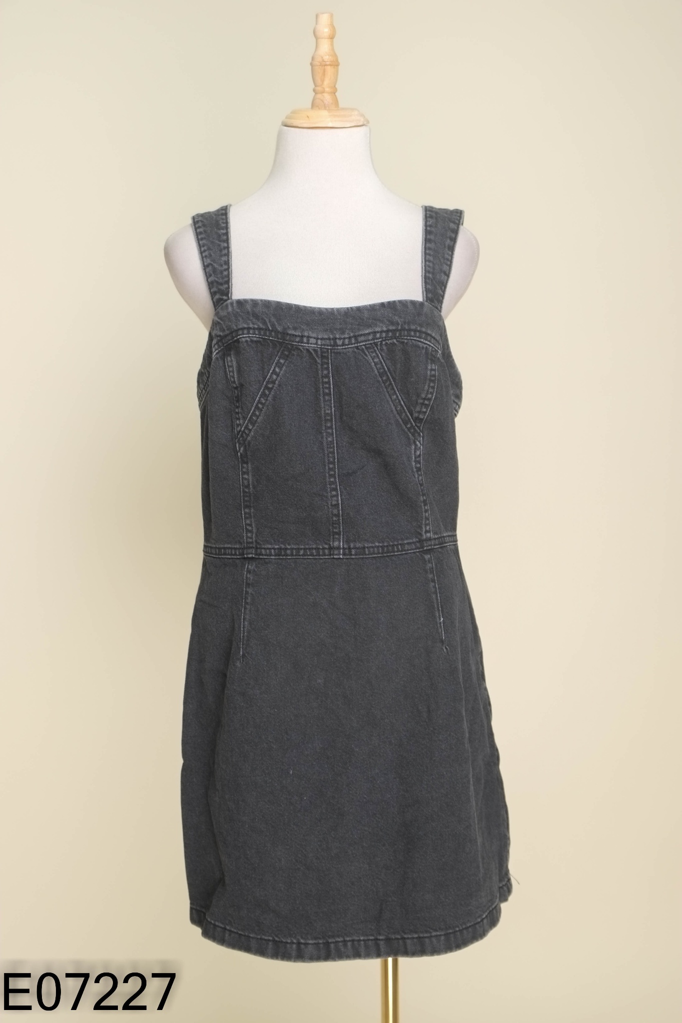 Váy MANGO jeans đen hai dây