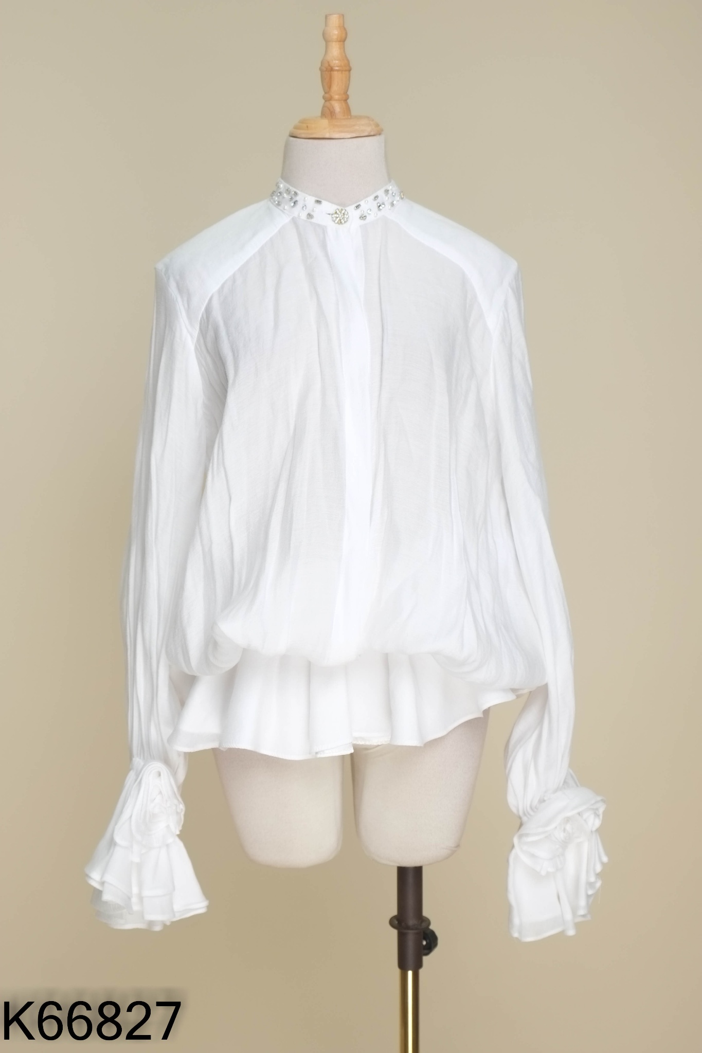 Váy ARA Store trắng cổ đính đá