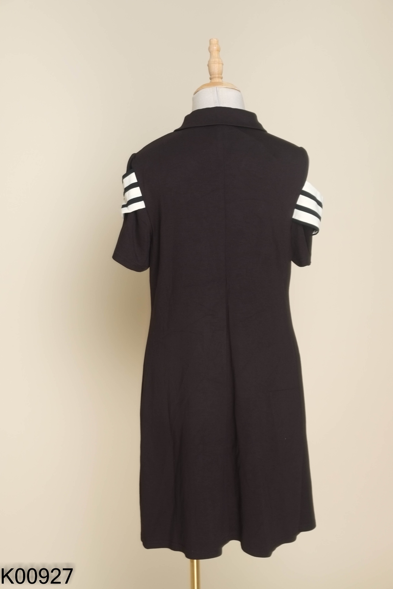 NEWTAG Váy đen cổ polo phối be