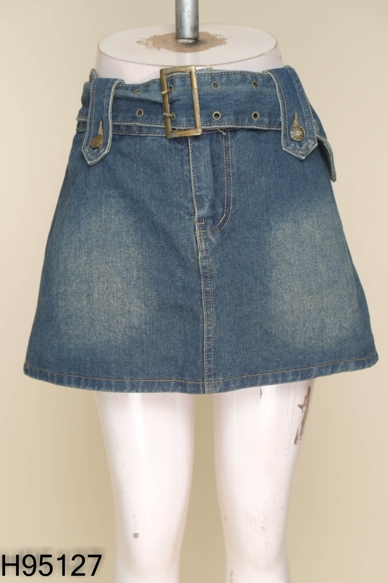 Chân váy jeans xanh phối đai
