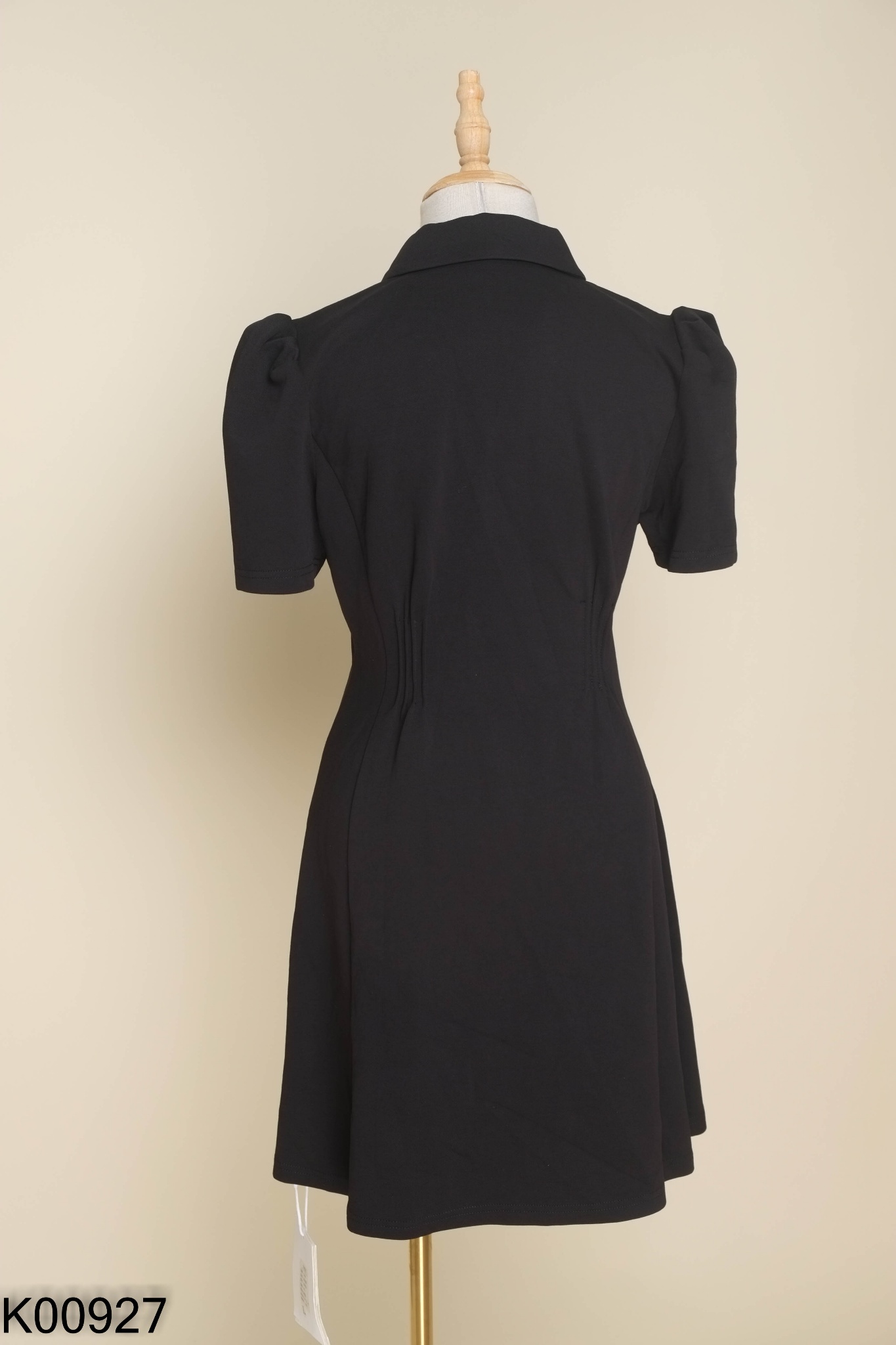 NEWTAG Váy cổ polo đen thêu trắng QC