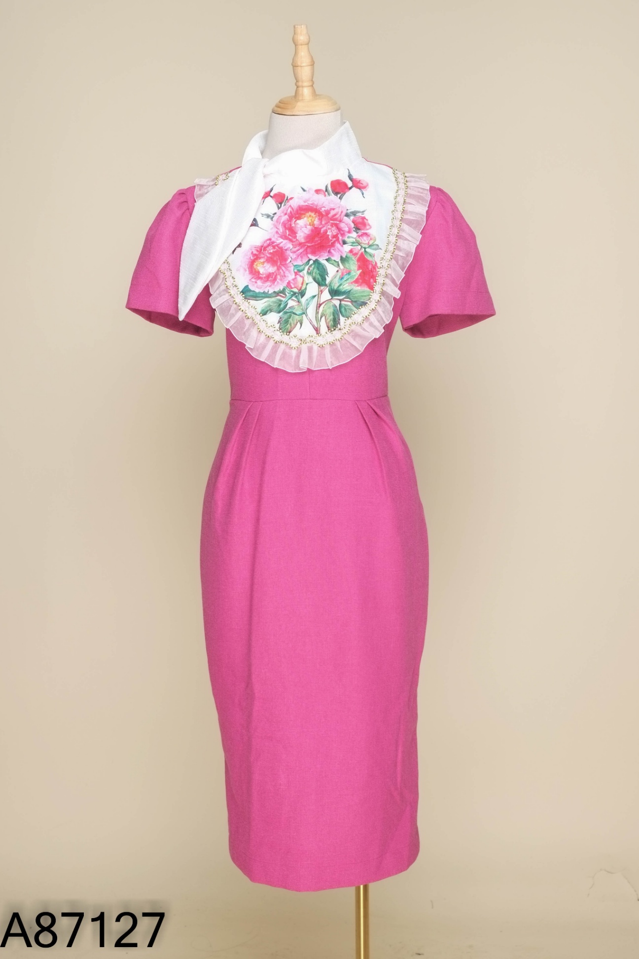 Váy EM HOA DESIGN hồng hoa cổ trắng
