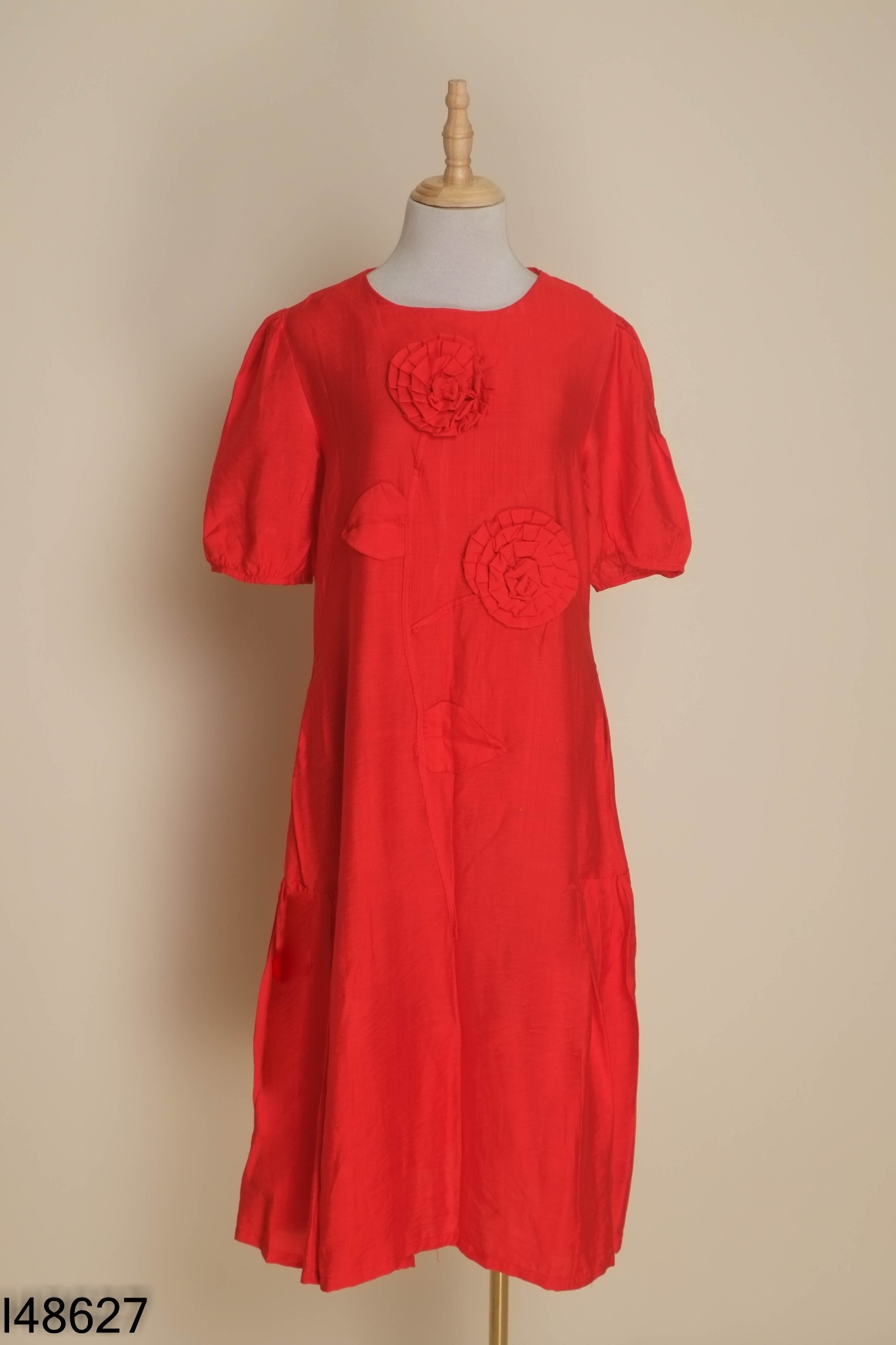 NEWTAG Váy đỏ đính hoa